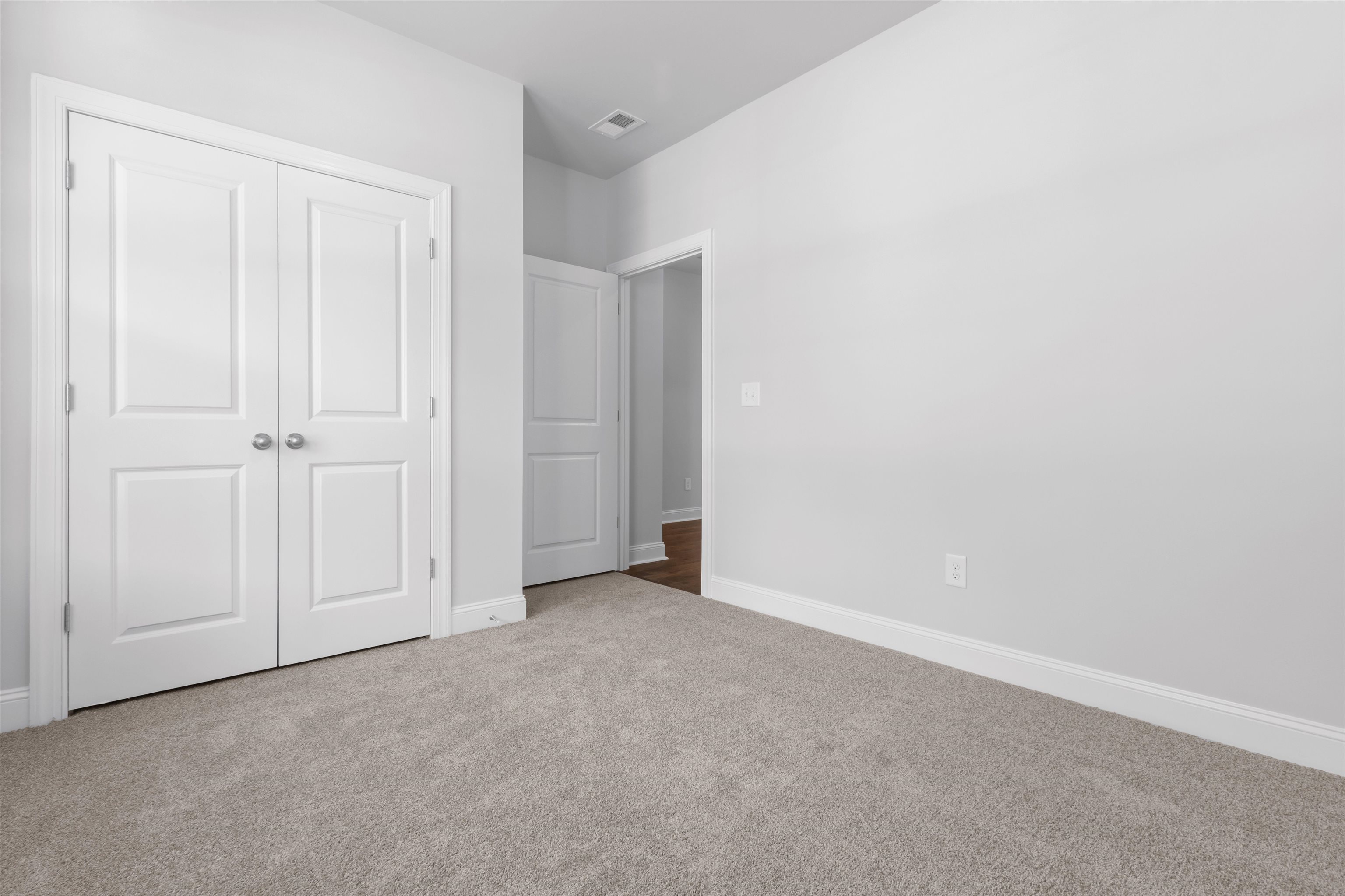 1128 Nw Forest Bend Dr Nw Property Photo 5
