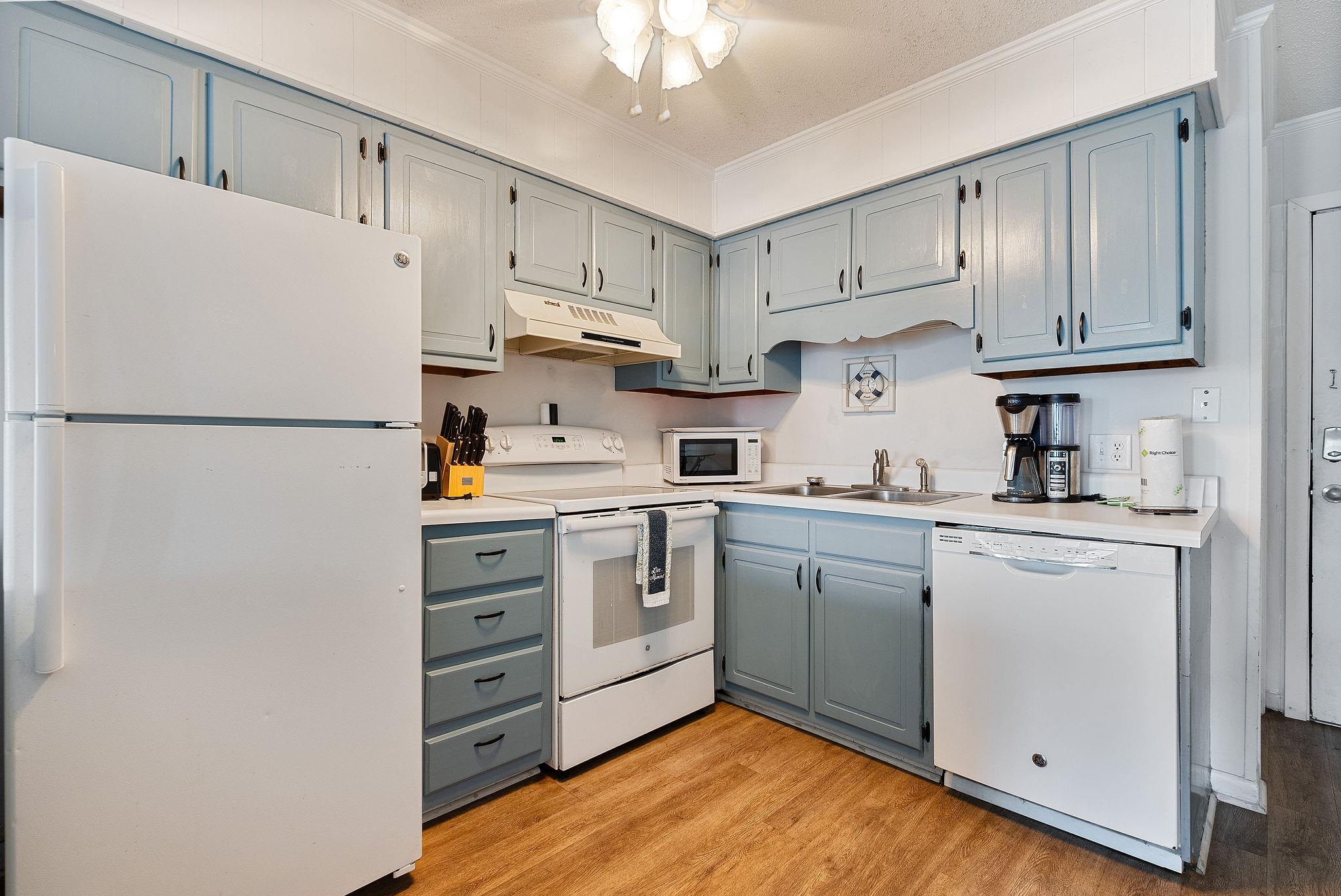 9540 Shore Dr. Property Photo 6