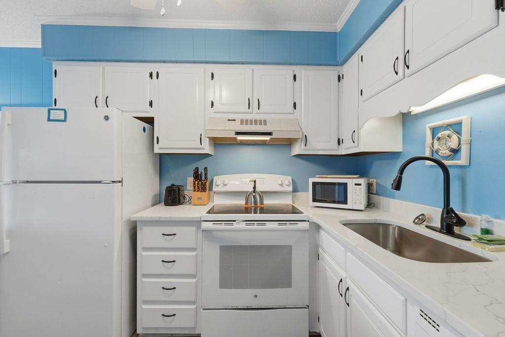 9540 Shore Dr. Property Photo 14