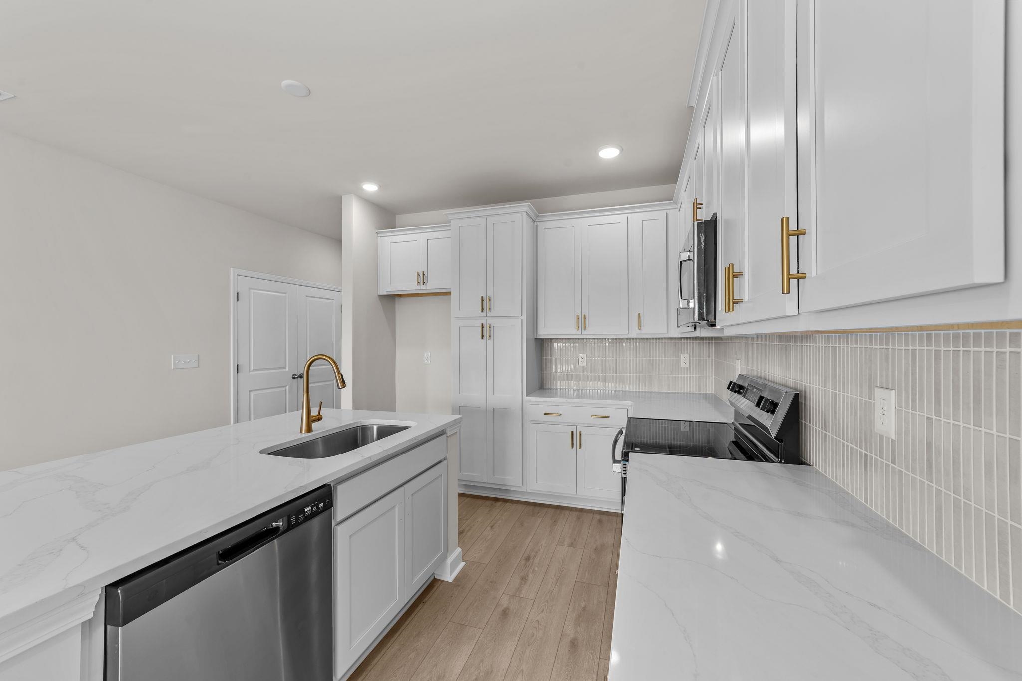 718 Ebb Tide Rd. Property Photo 10