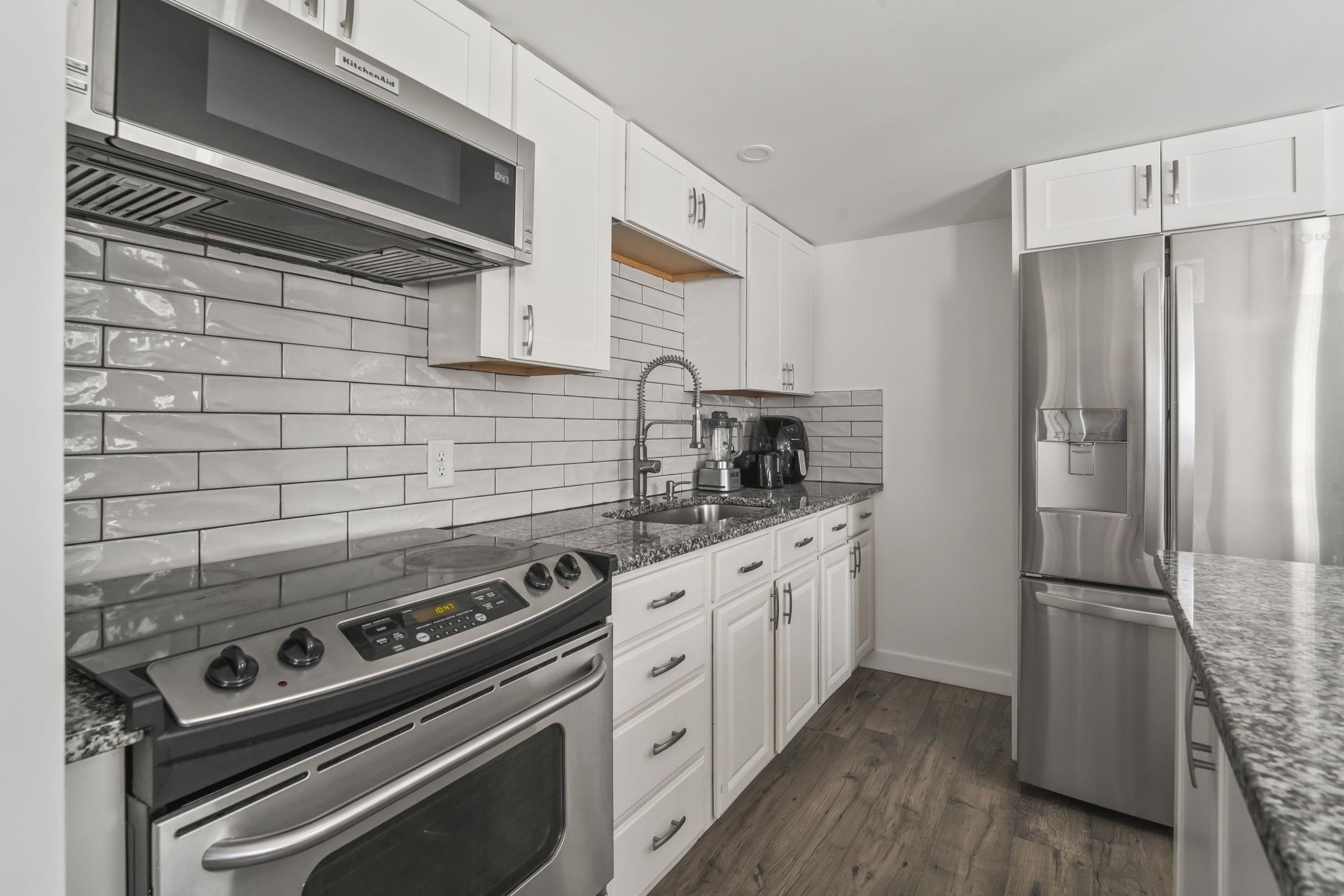 313 Cara Mia Ct Property Photo 13