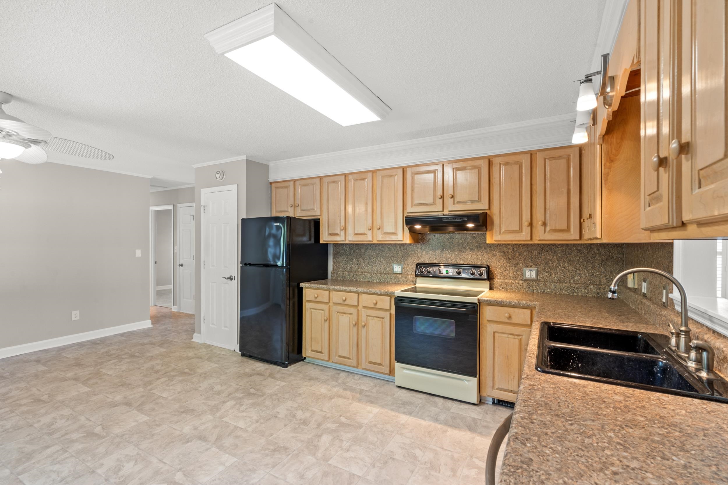736 Millers Rd. Property Photo 3