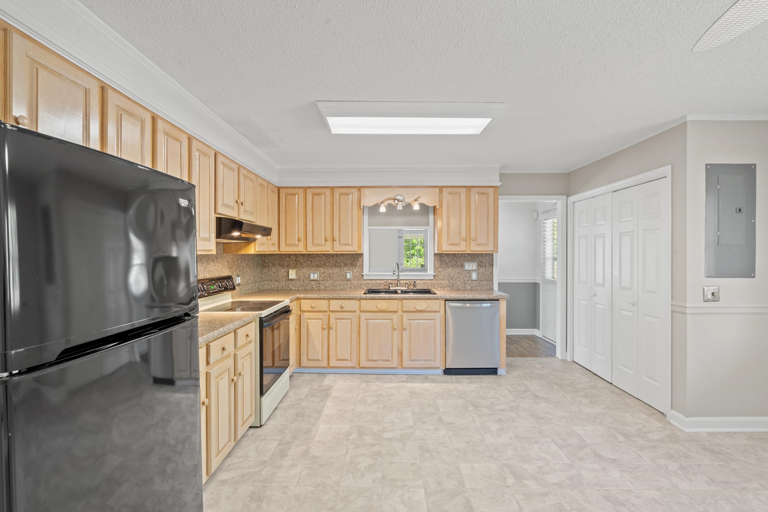 736 Millers Rd. Property Photo 4