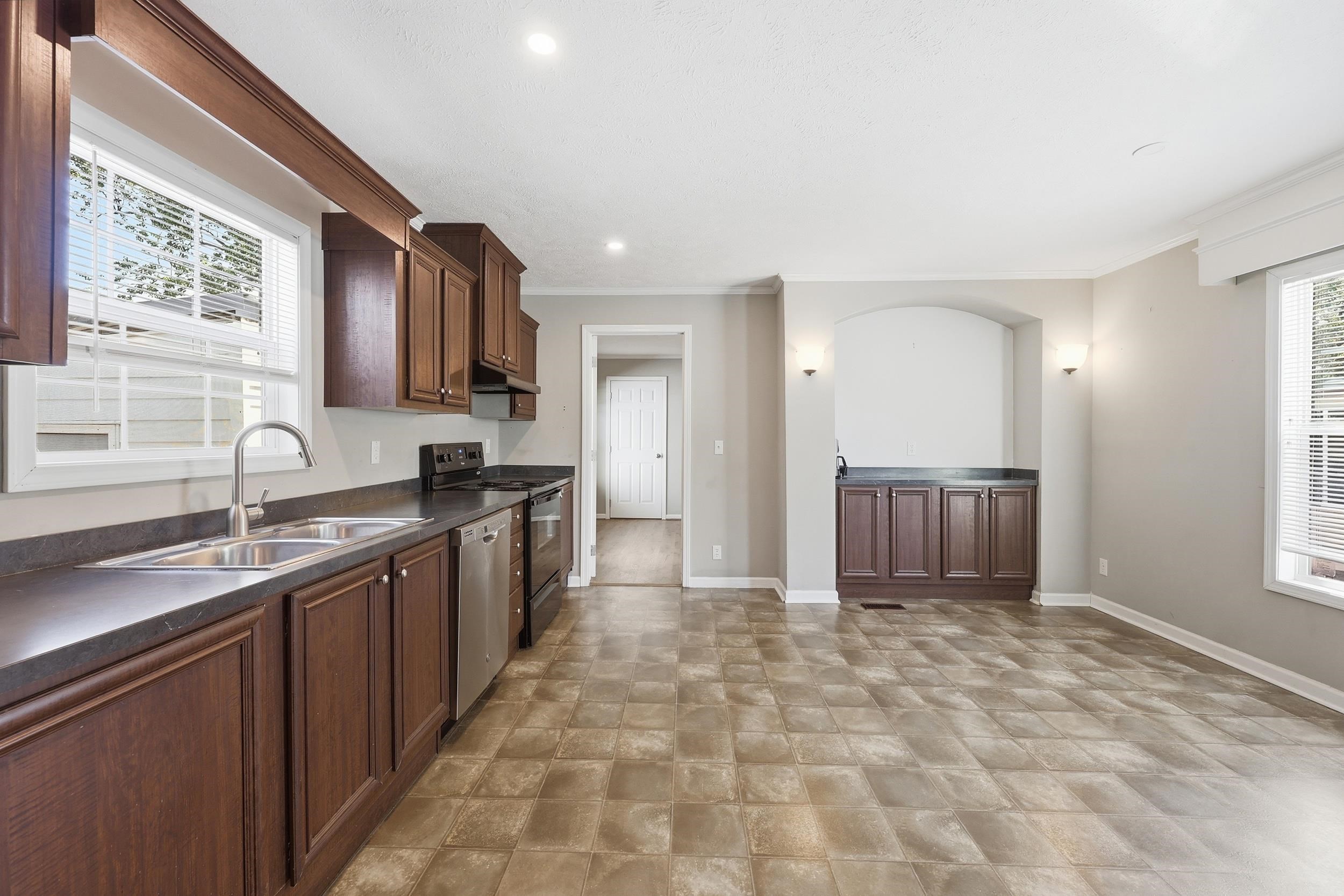 87 Beacon Ct. Property Photo 9