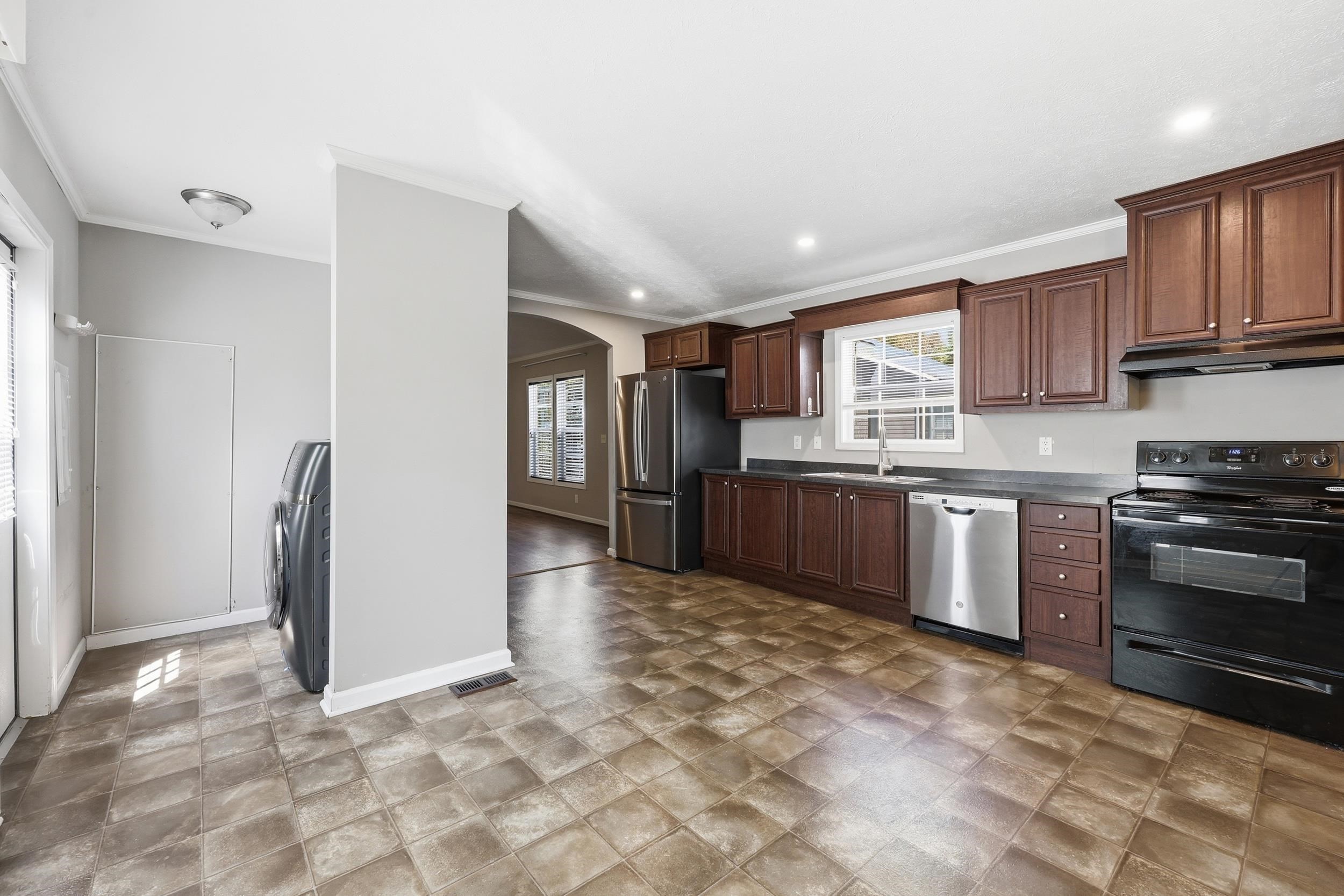 87 Beacon Ct. Property Photo 10
