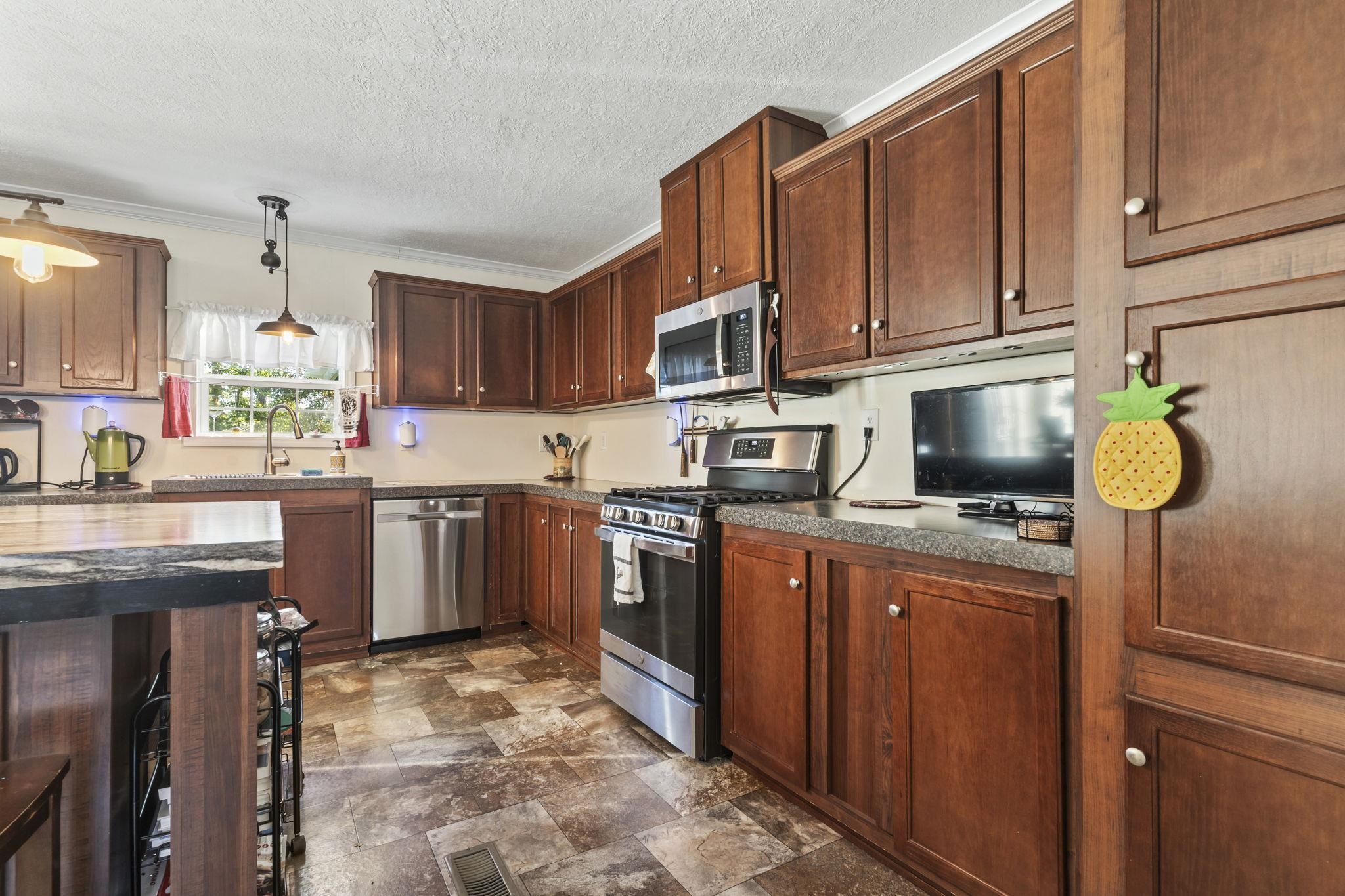 3806 Highway 472 Property Photo 5