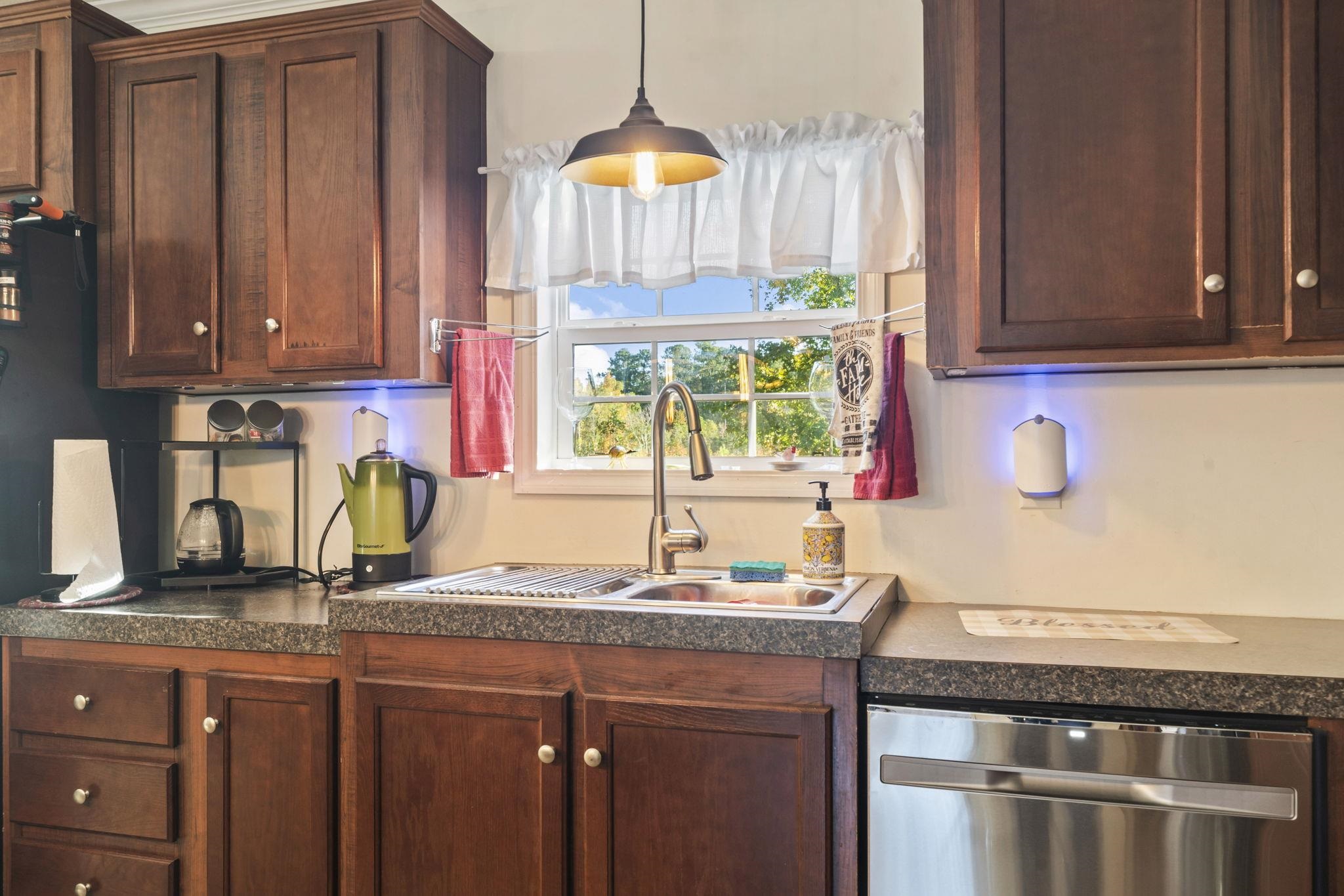 3806 Highway 472 Property Photo 6