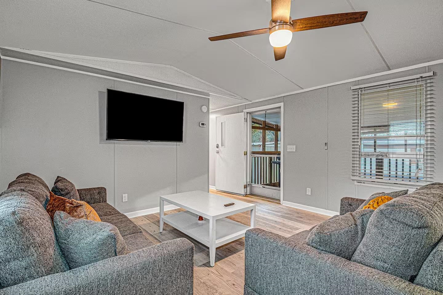 4518 Heron St. Property Photo 5