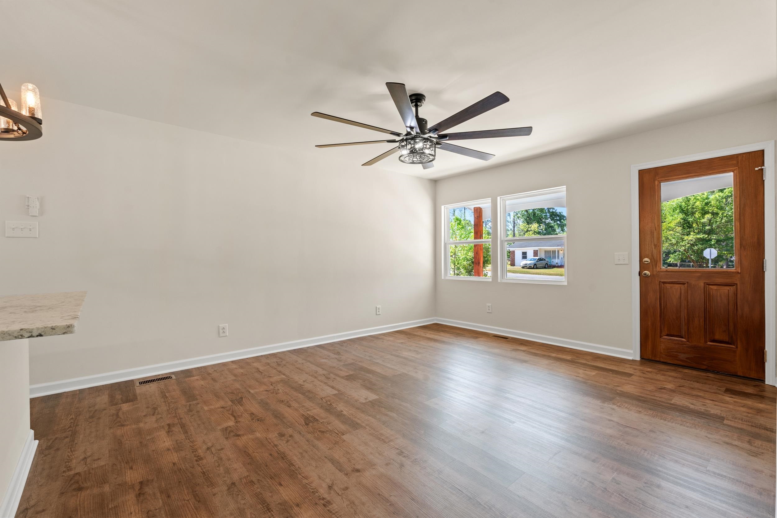 606 Mceachern Heights Property Photo 5