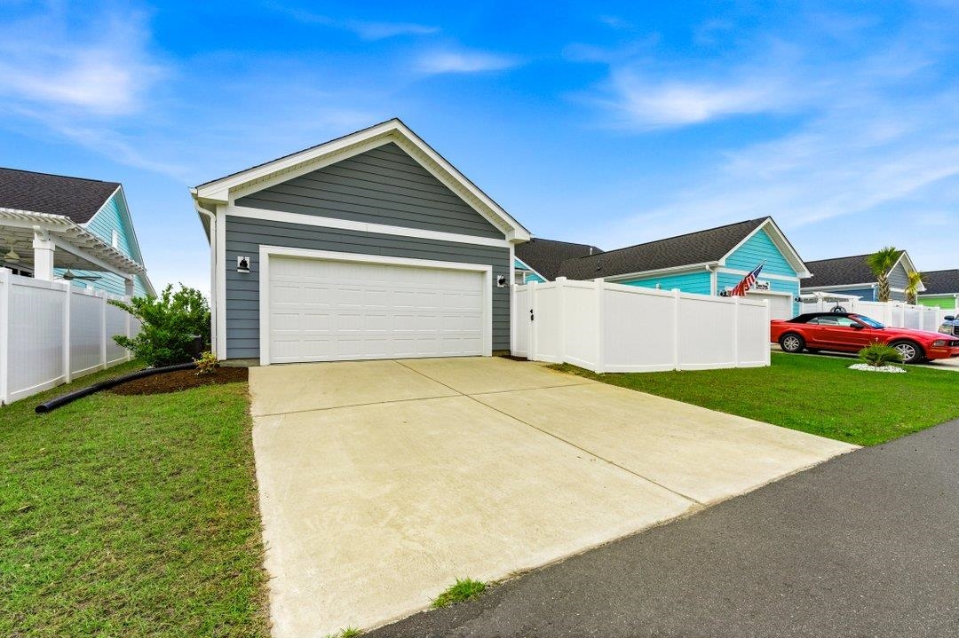 2077 Singing Palm Loop Property Photo 4