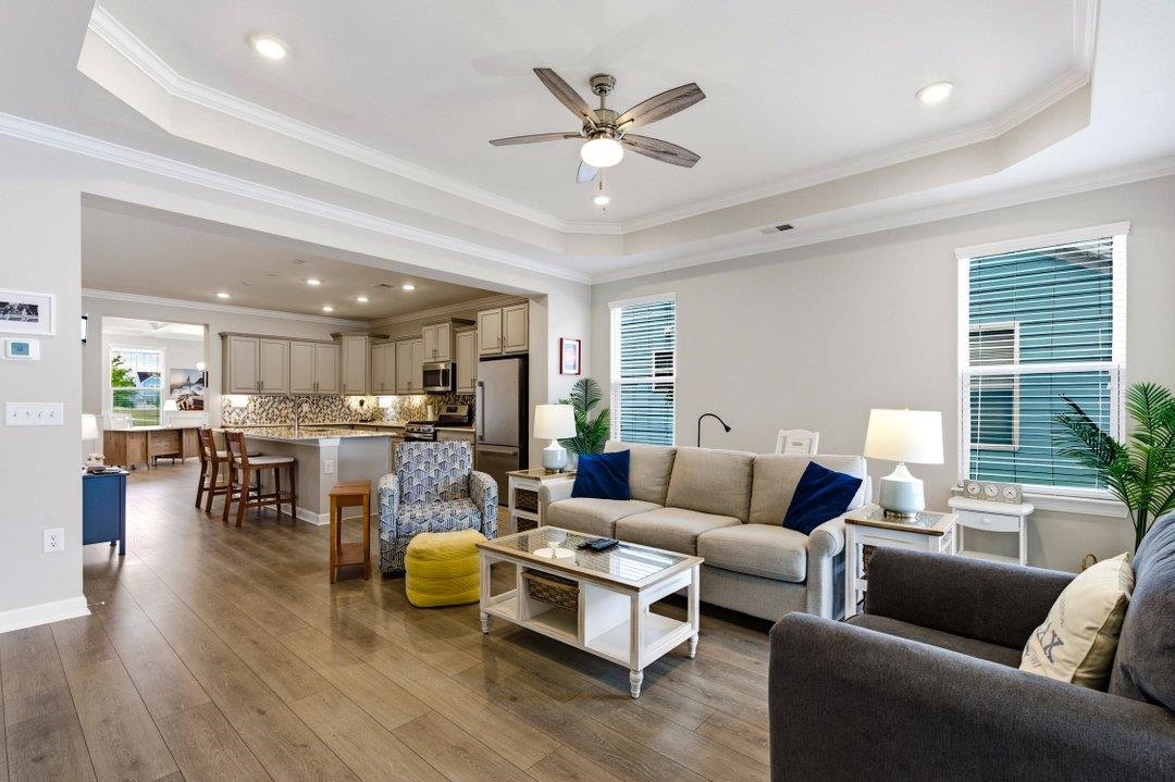 2077 Singing Palm Loop Property Photo 7