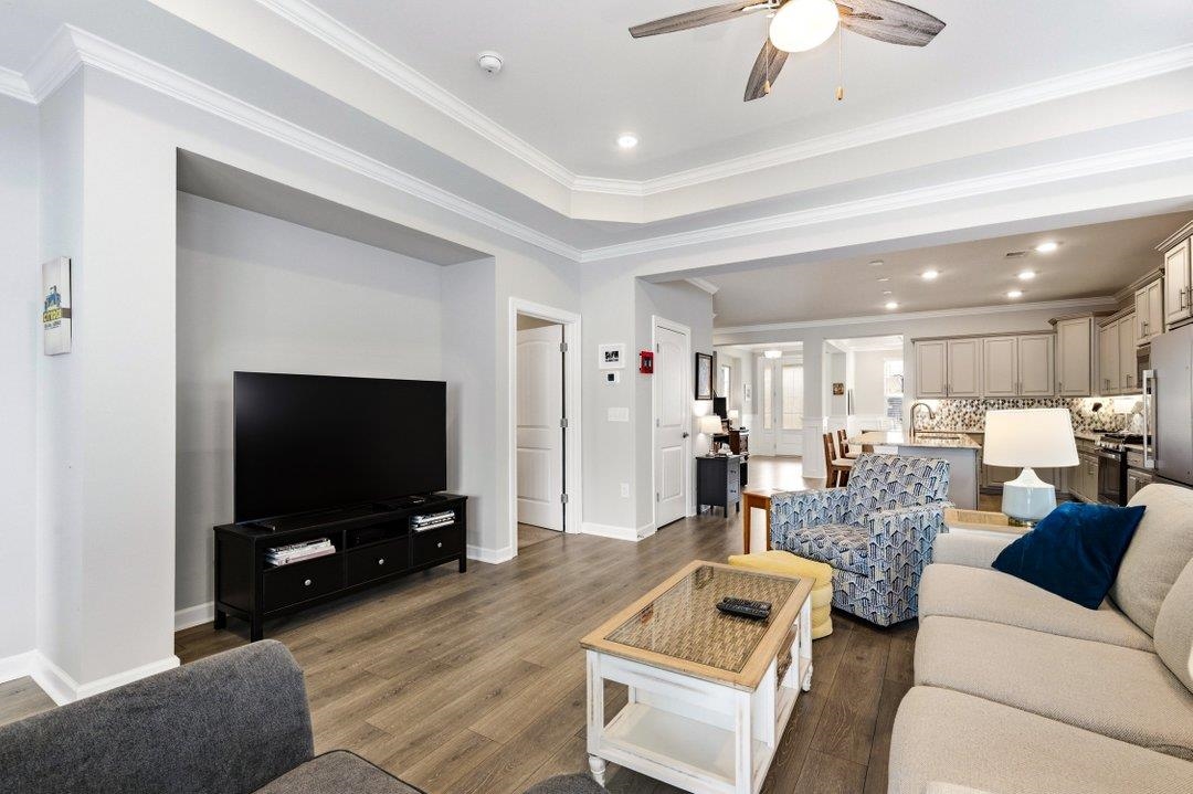 2077 Singing Palm Loop Property Photo 9