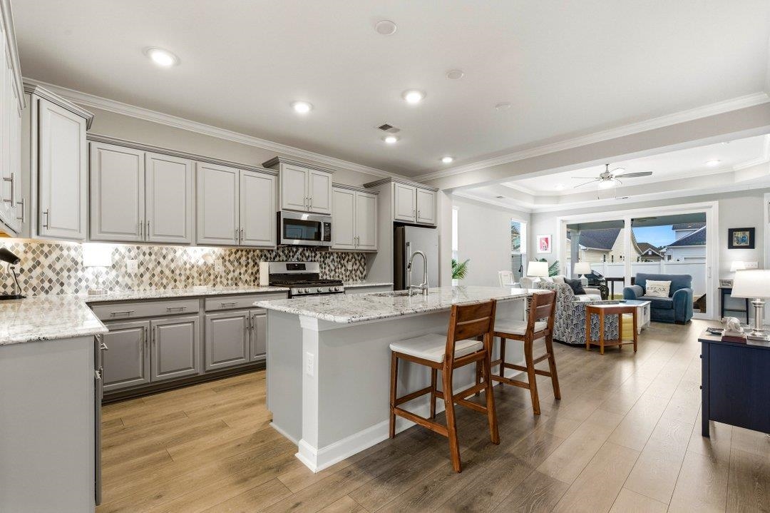 2077 Singing Palm Loop Property Photo 14