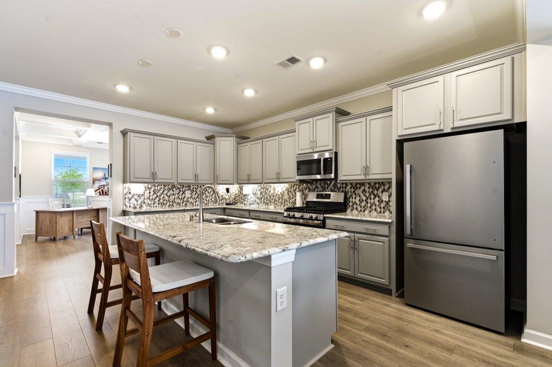 2077 Singing Palm Loop Property Photo 15