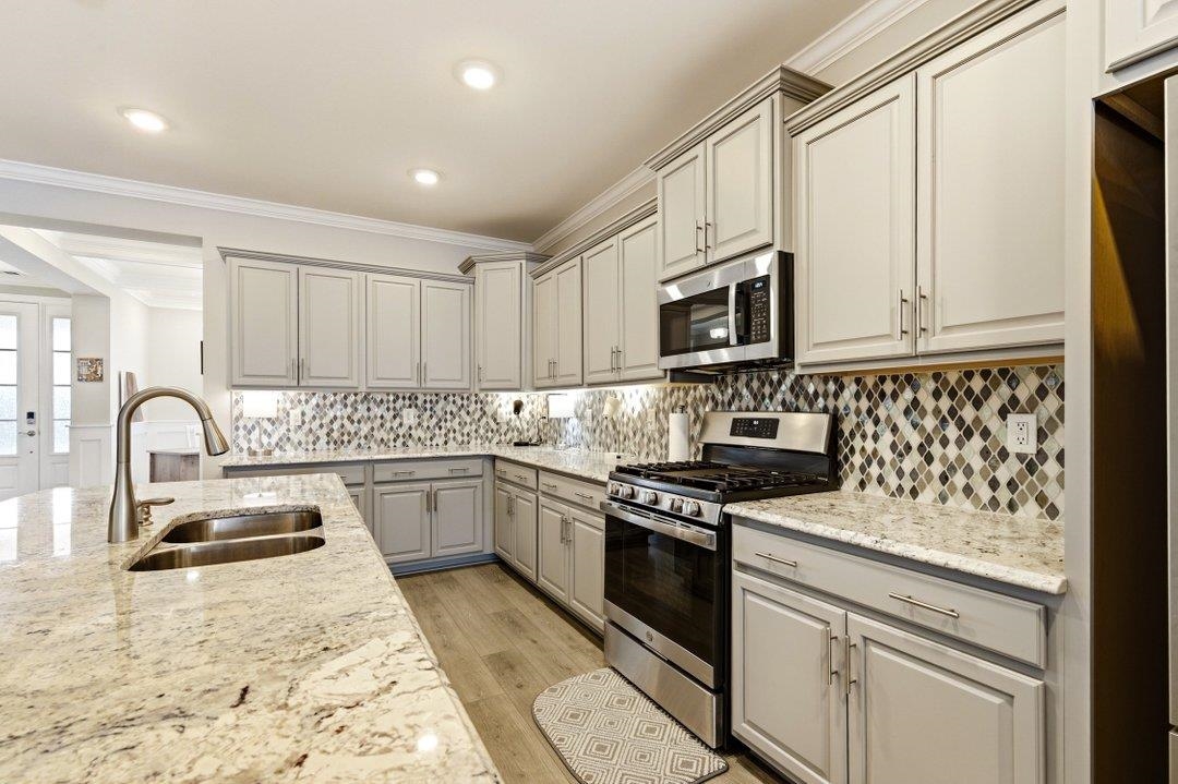 2077 Singing Palm Loop Property Photo 16