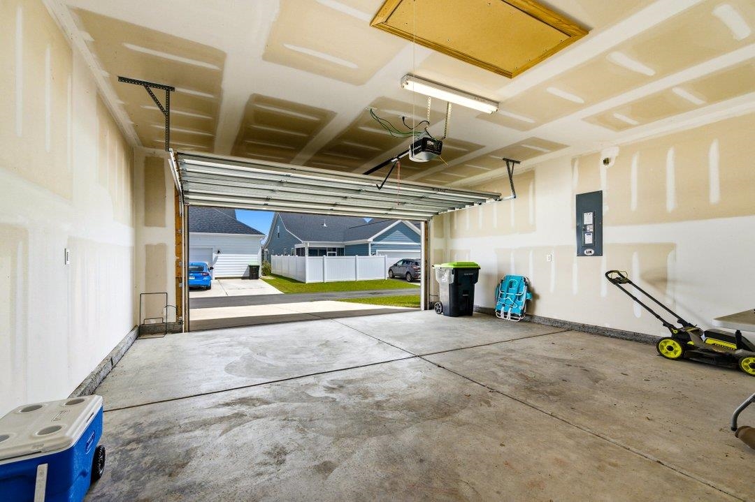 2077 Singing Palm Loop Property Photo 31