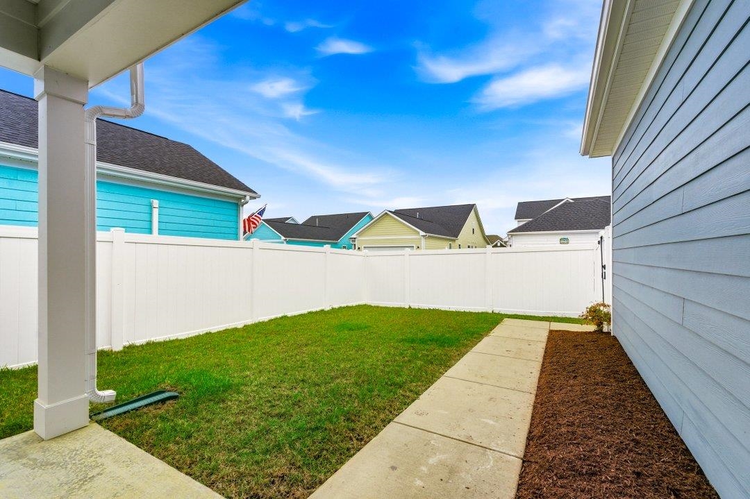 2077 Singing Palm Loop Property Photo 33