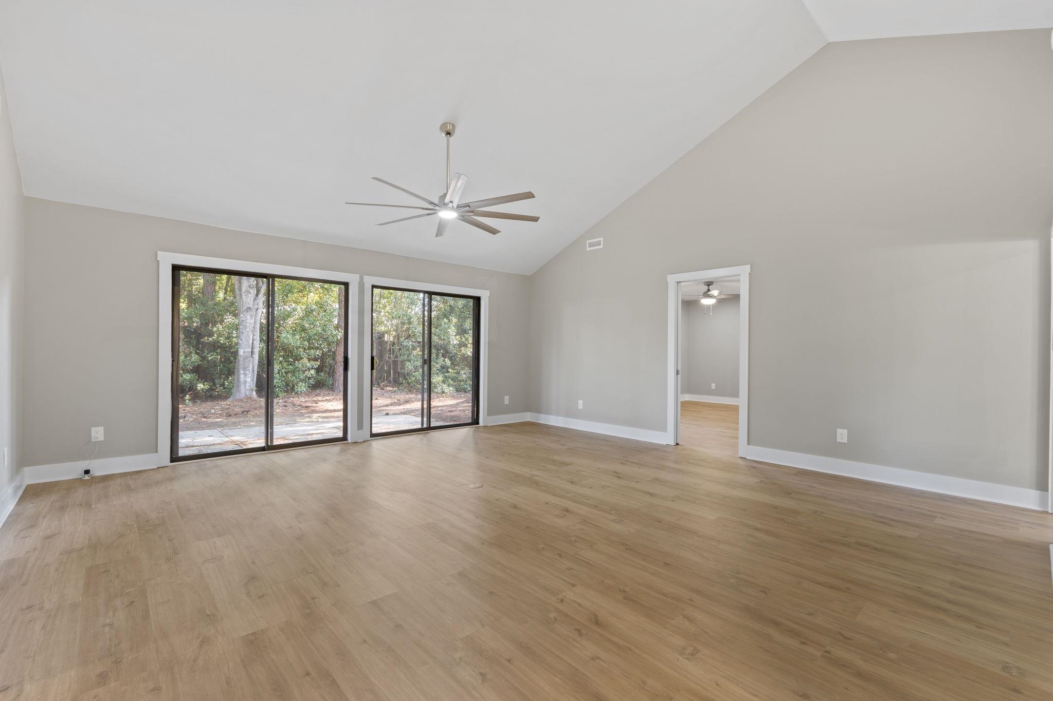 105 Moss Circle Property Photo 3