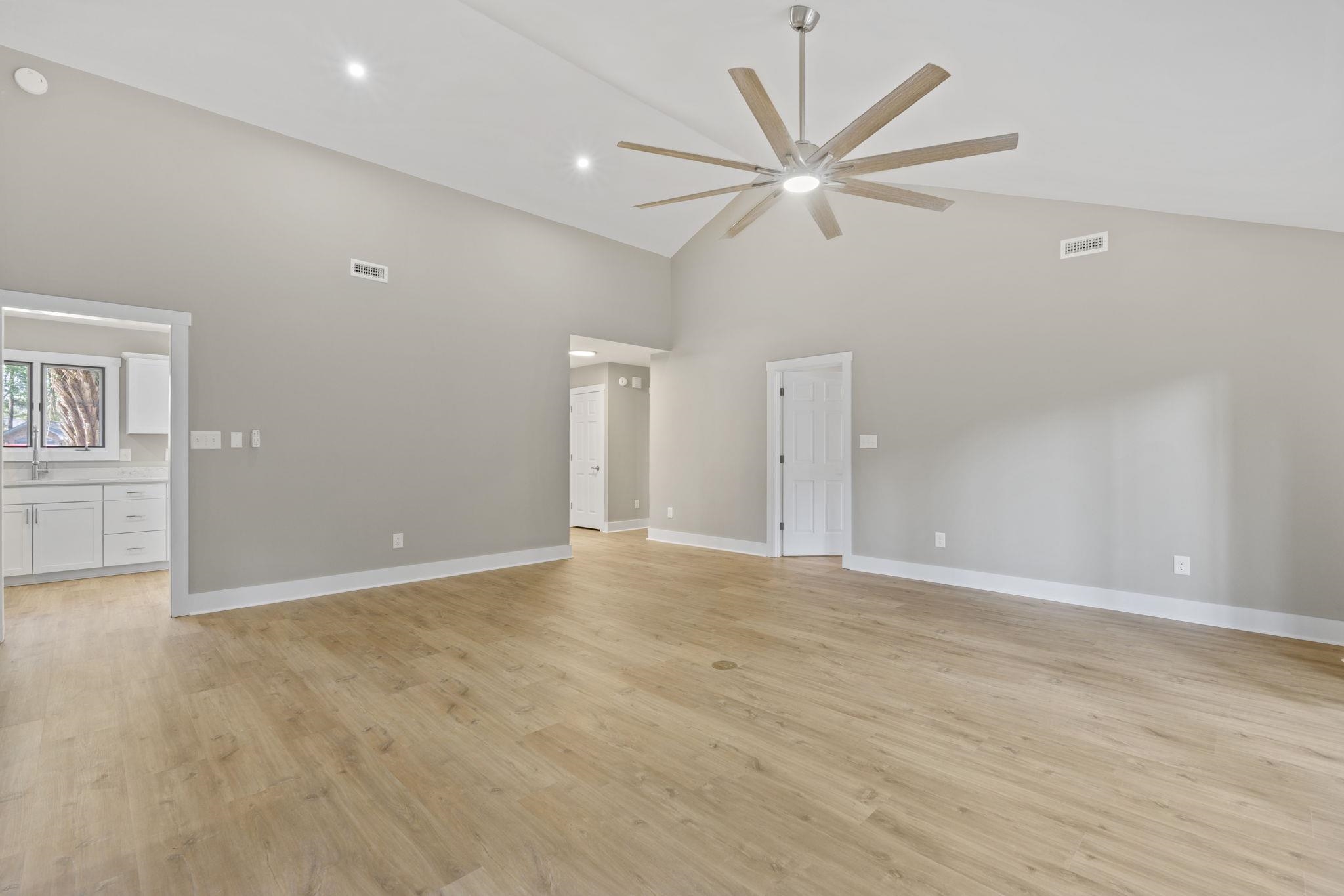 105 Moss Circle Property Photo 5