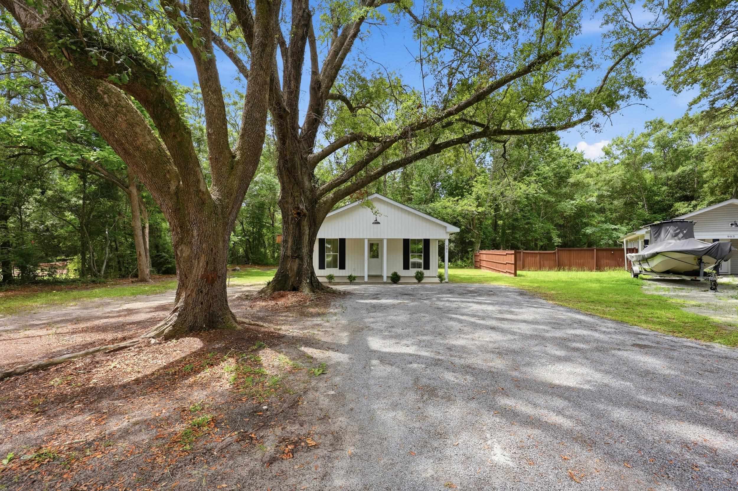 901 Lakeside Dr. Property Photo 3