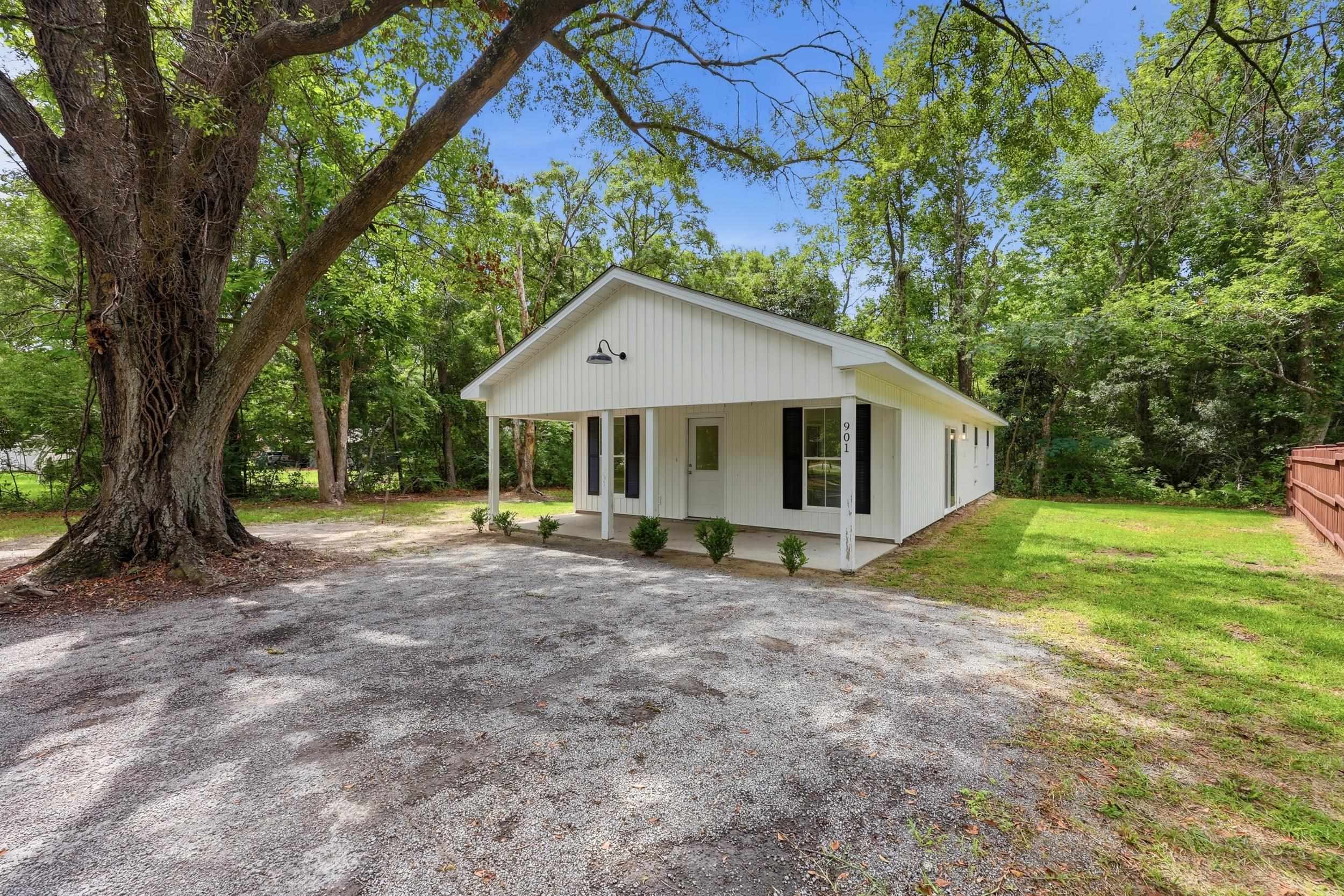 901 Lakeside Dr. Property Photo 4