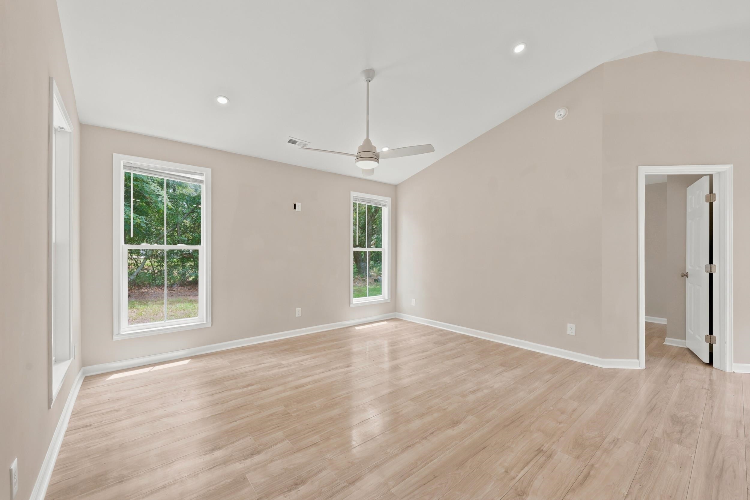 901 Lakeside Dr. Property Photo 6