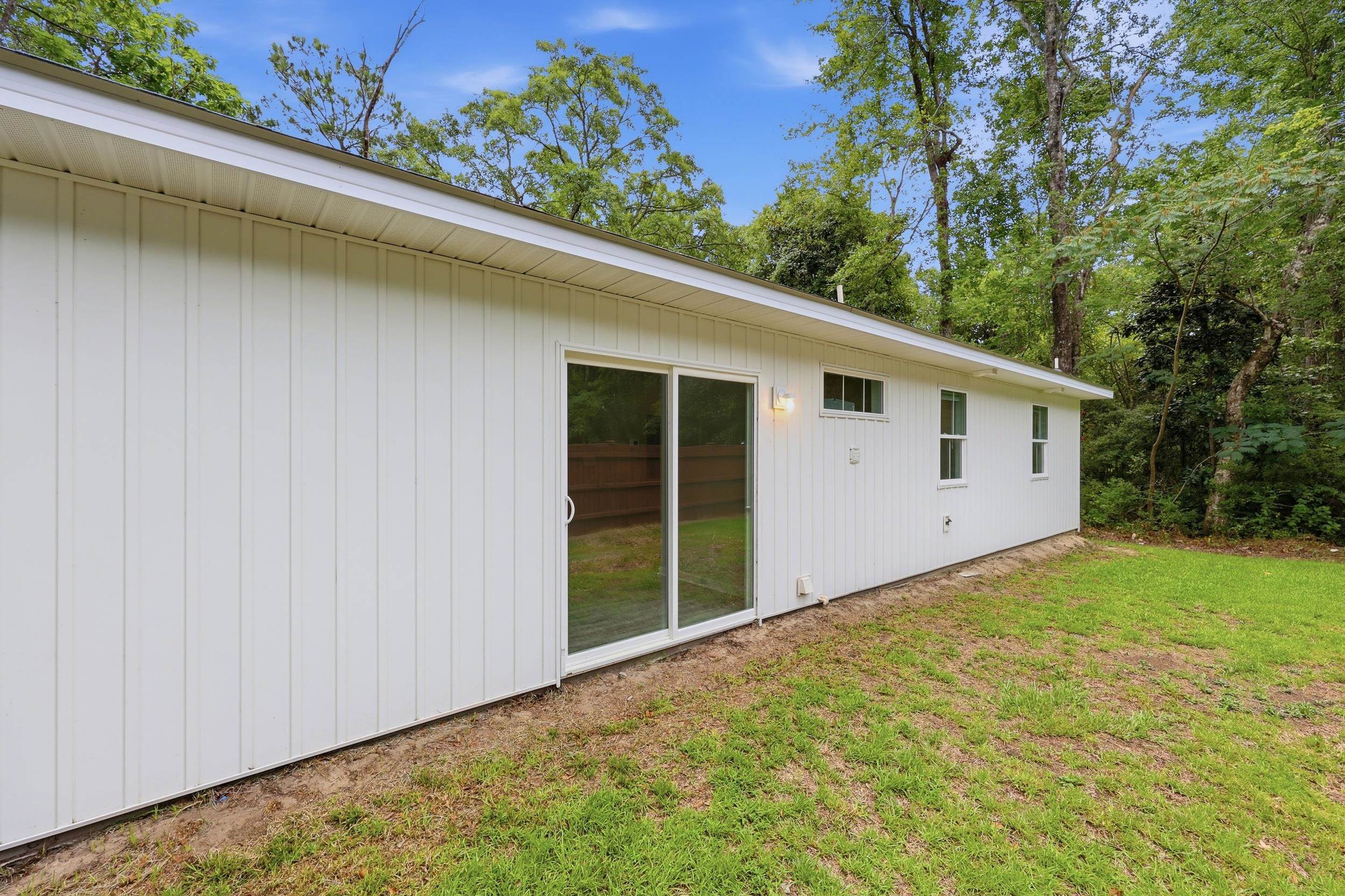 901 Lakeside Dr. Property Photo 23