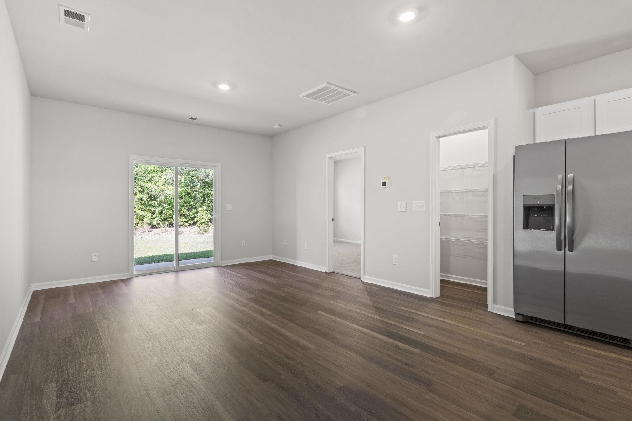 350 Sandridgebury Dr. Property Photo 10