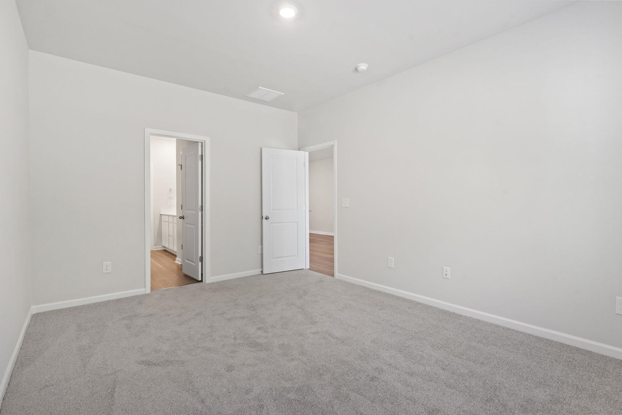 350 Sandridgebury Dr. Property Photo 17