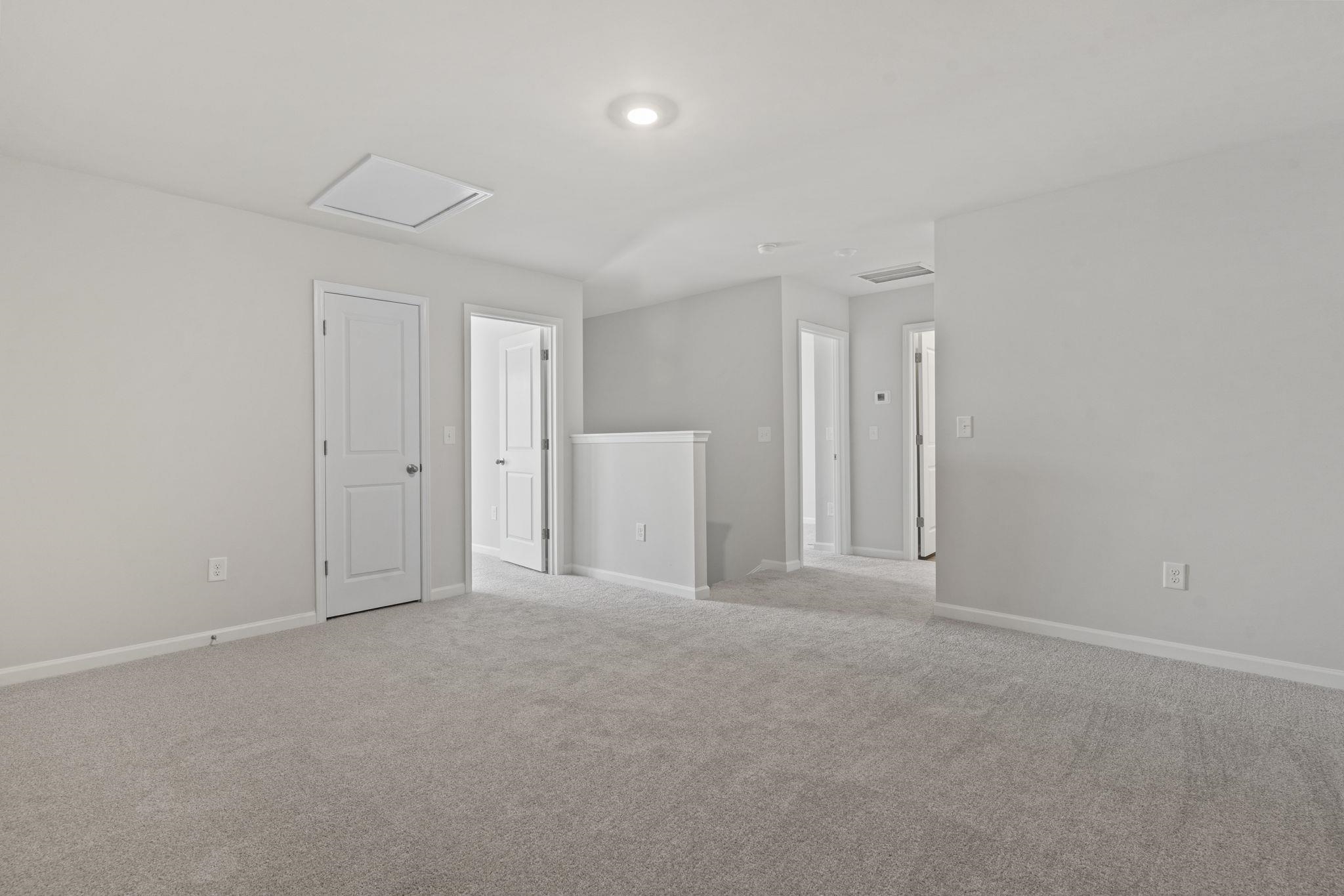 350 Sandridgebury Dr. Property Photo 28