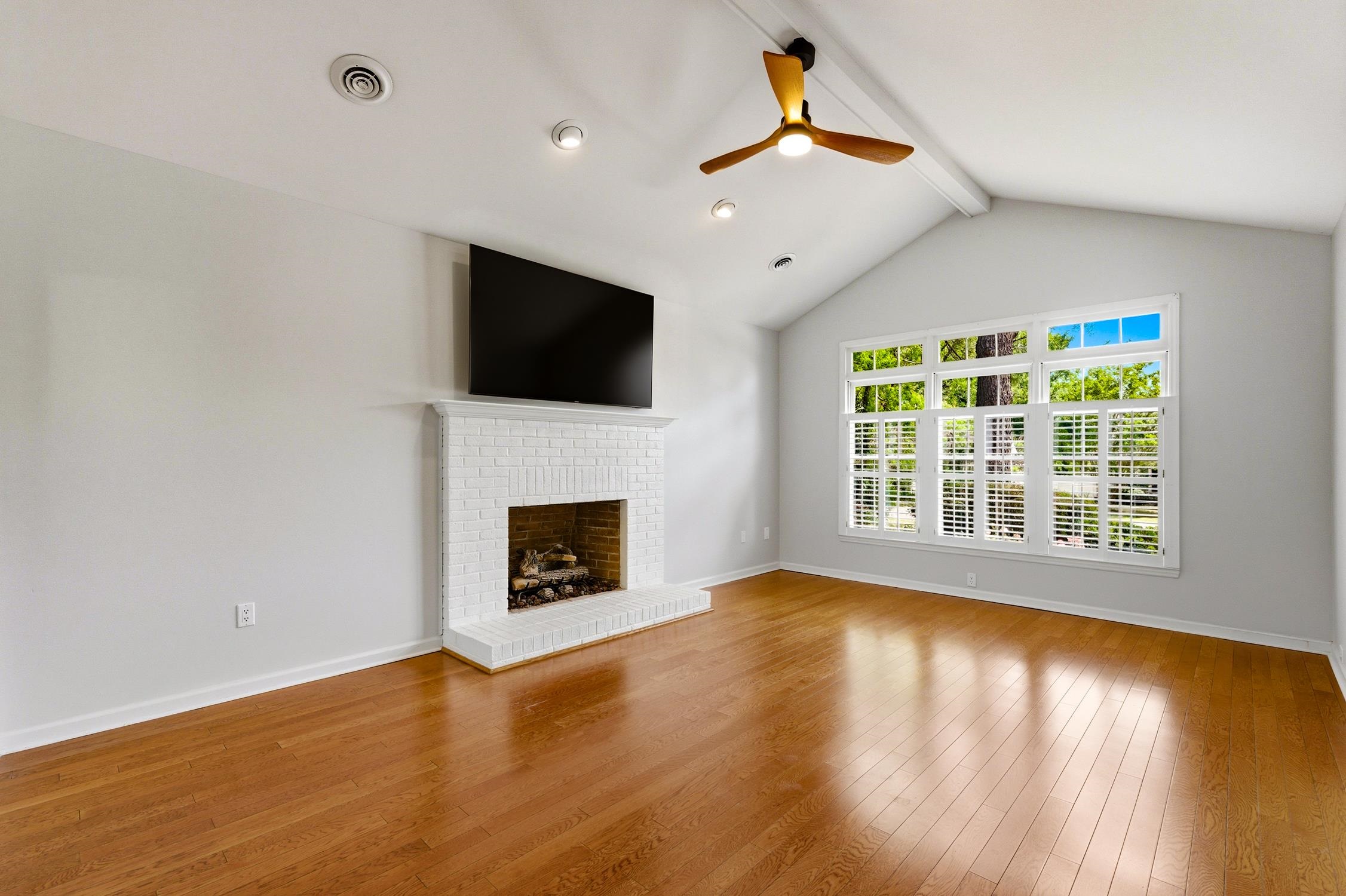 3068 Sweetpine Ln. Property Photo 6