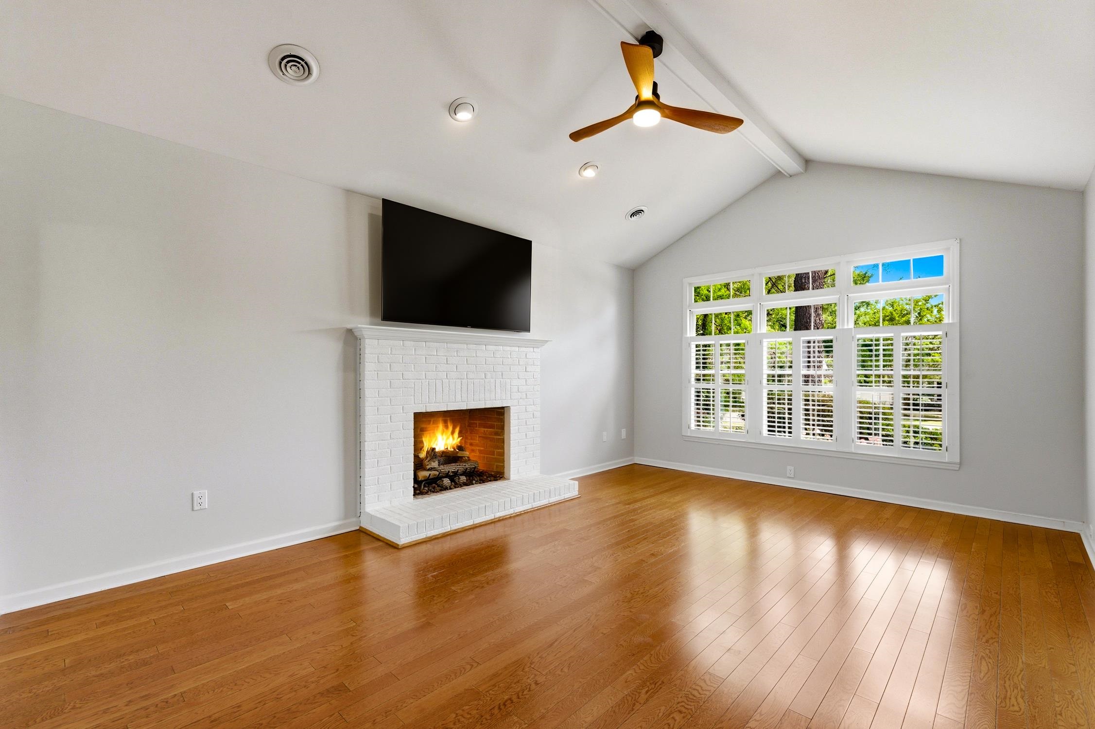 3068 Sweetpine Ln. Property Photo 7