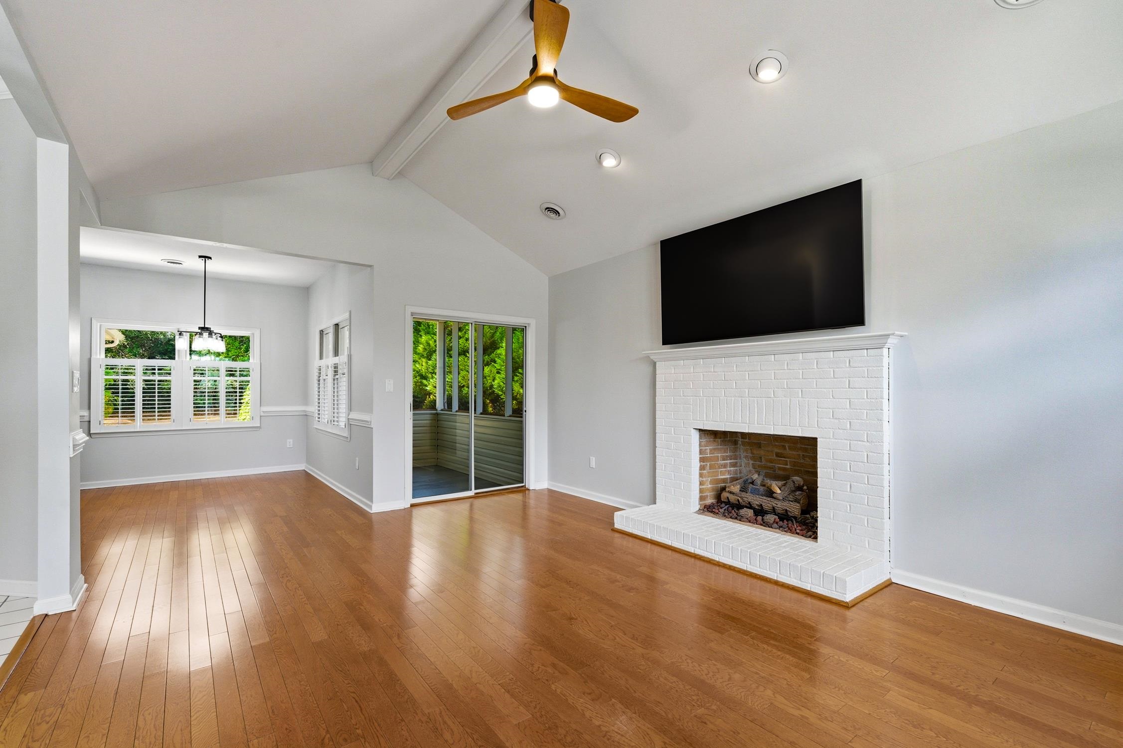 3068 Sweetpine Ln. Property Photo 9