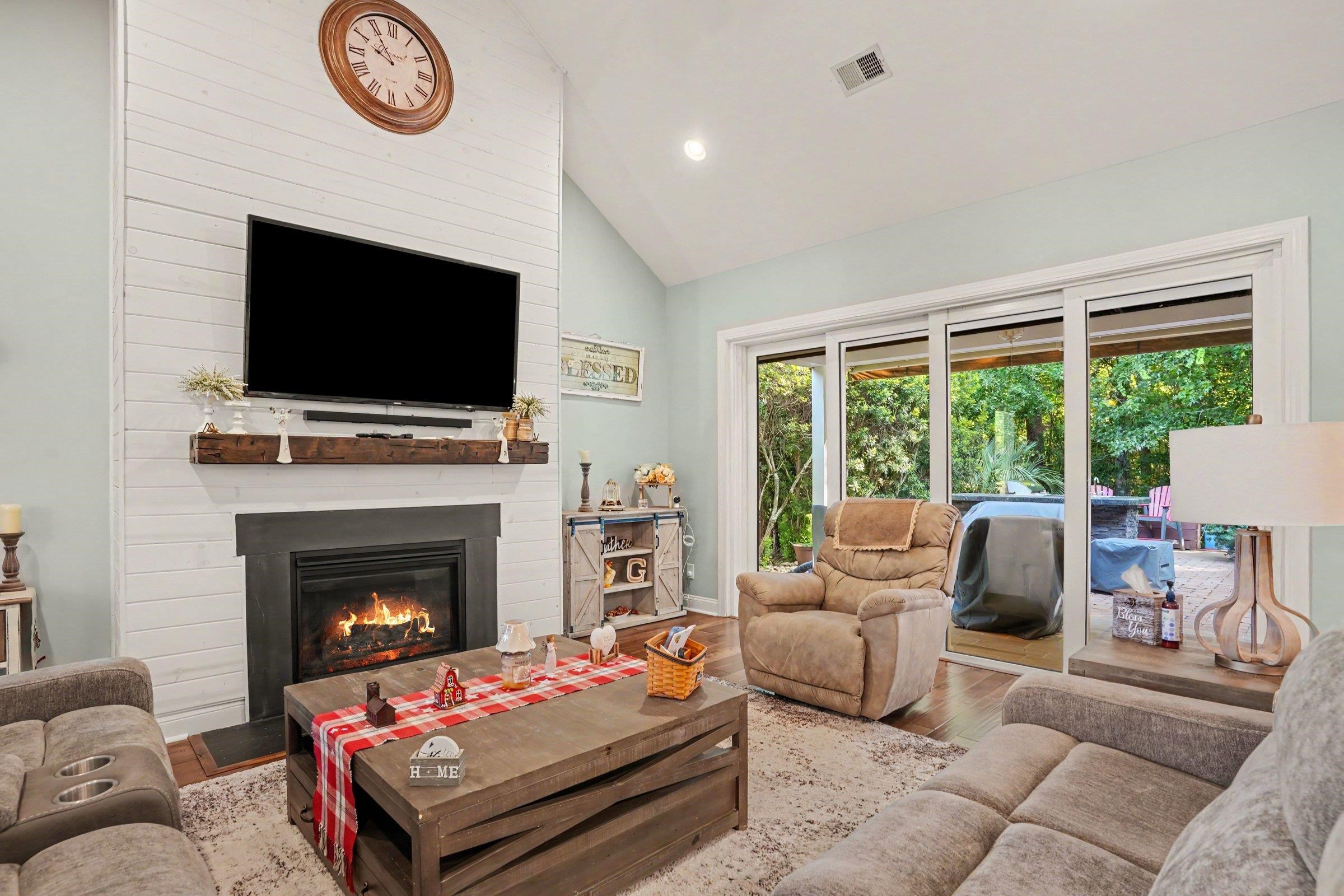 1598 Buckingham Ave. Property Photo 5