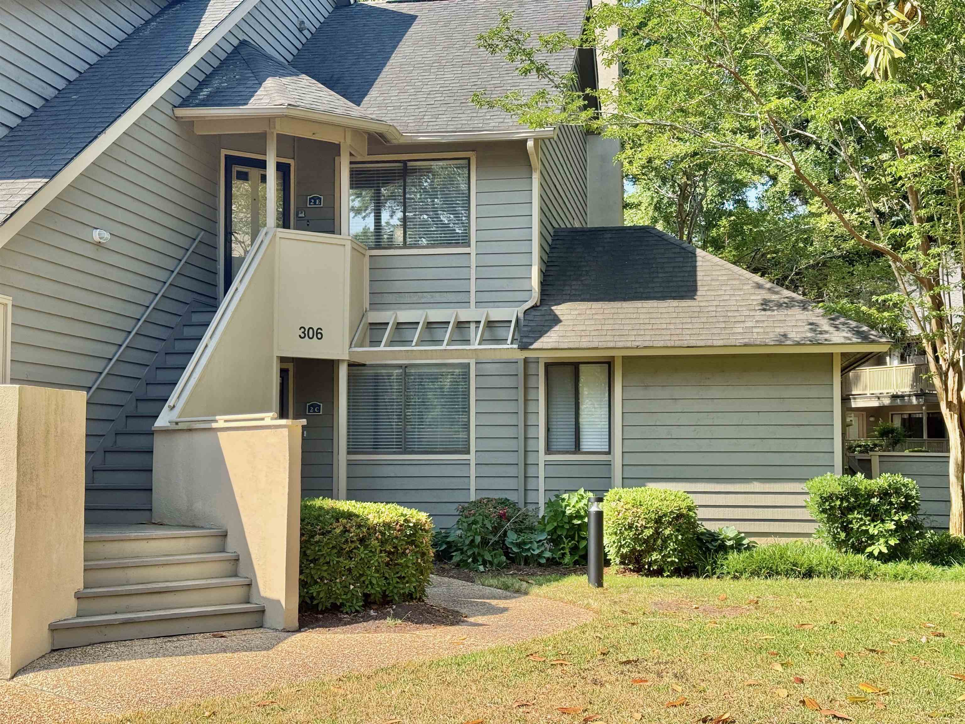 306 Westbury Ct. Property Photo 2