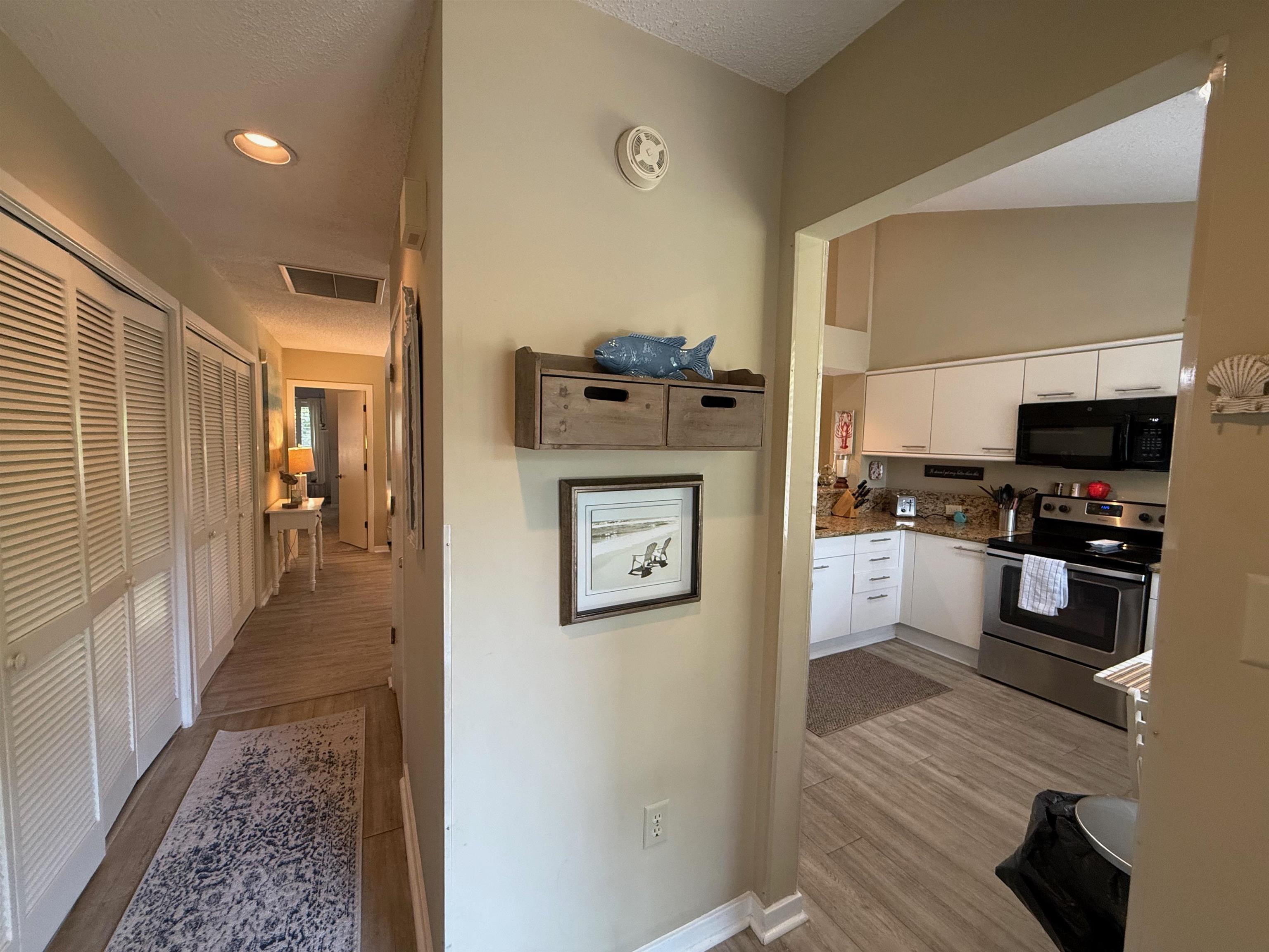 306 Westbury Ct. Property Photo 4
