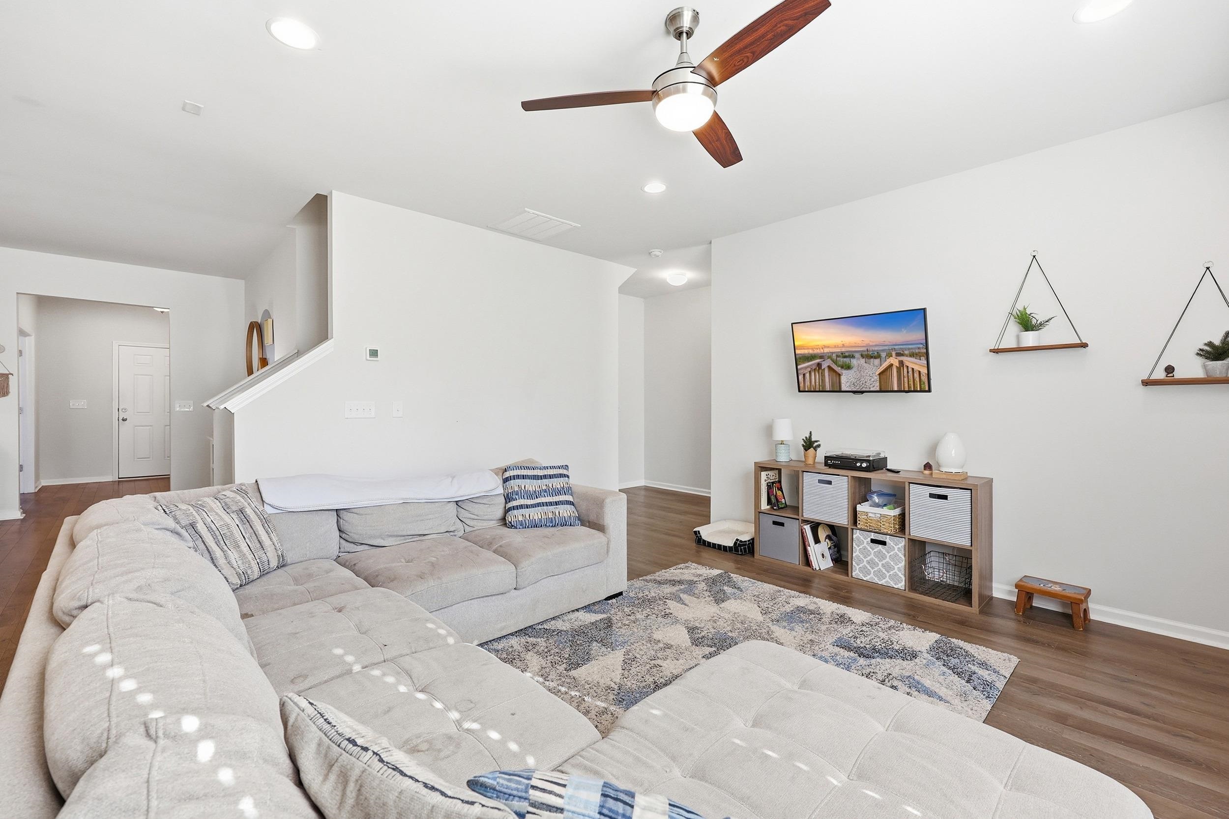 844 Wild Leaf Loop Property Photo 17