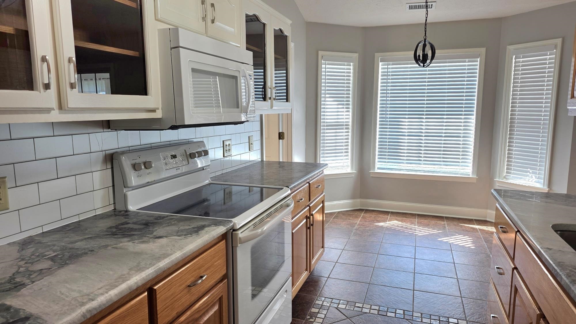 262 Tibton Circle Property Photo 6