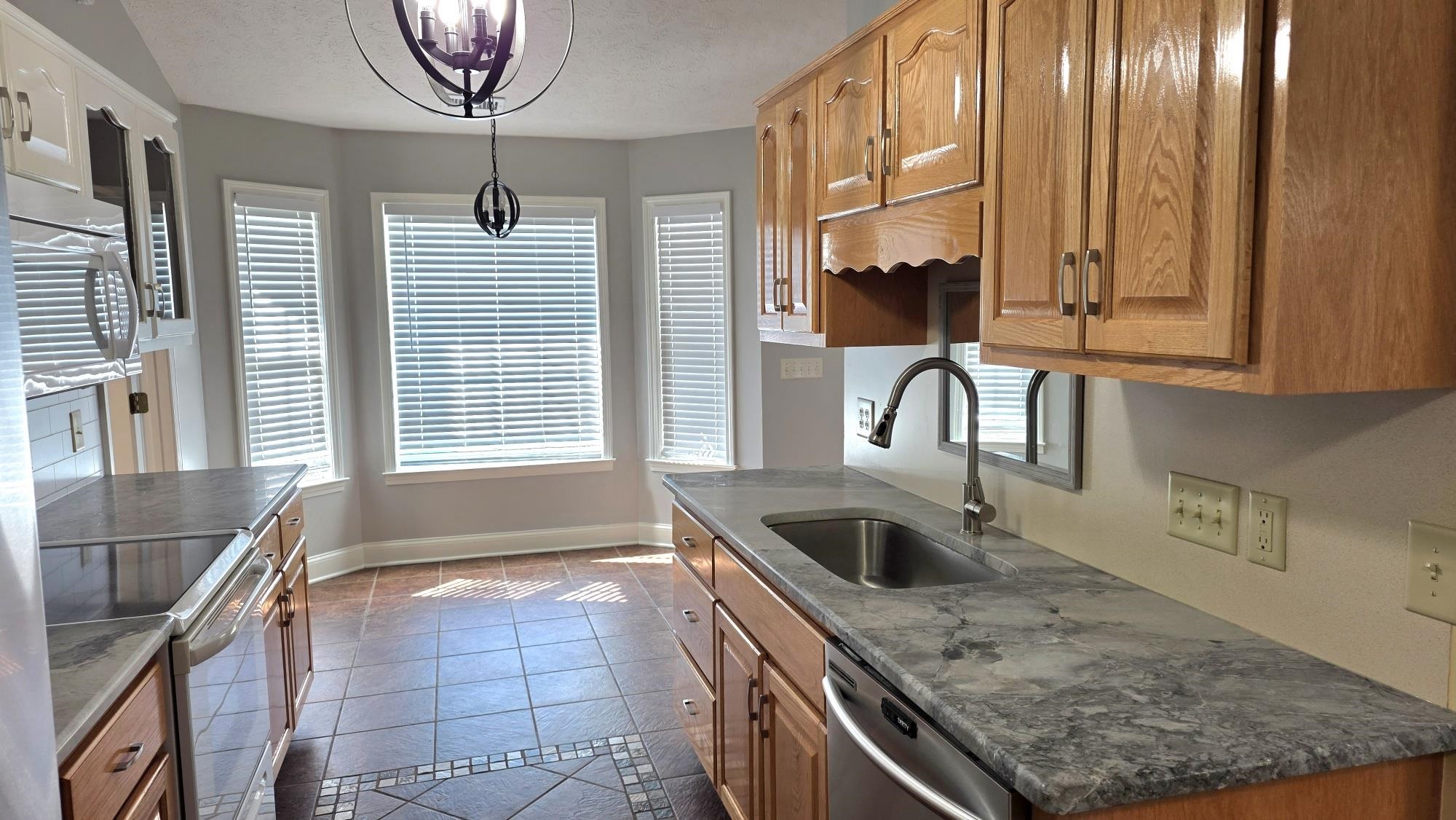 262 Tibton Circle Property Photo 7