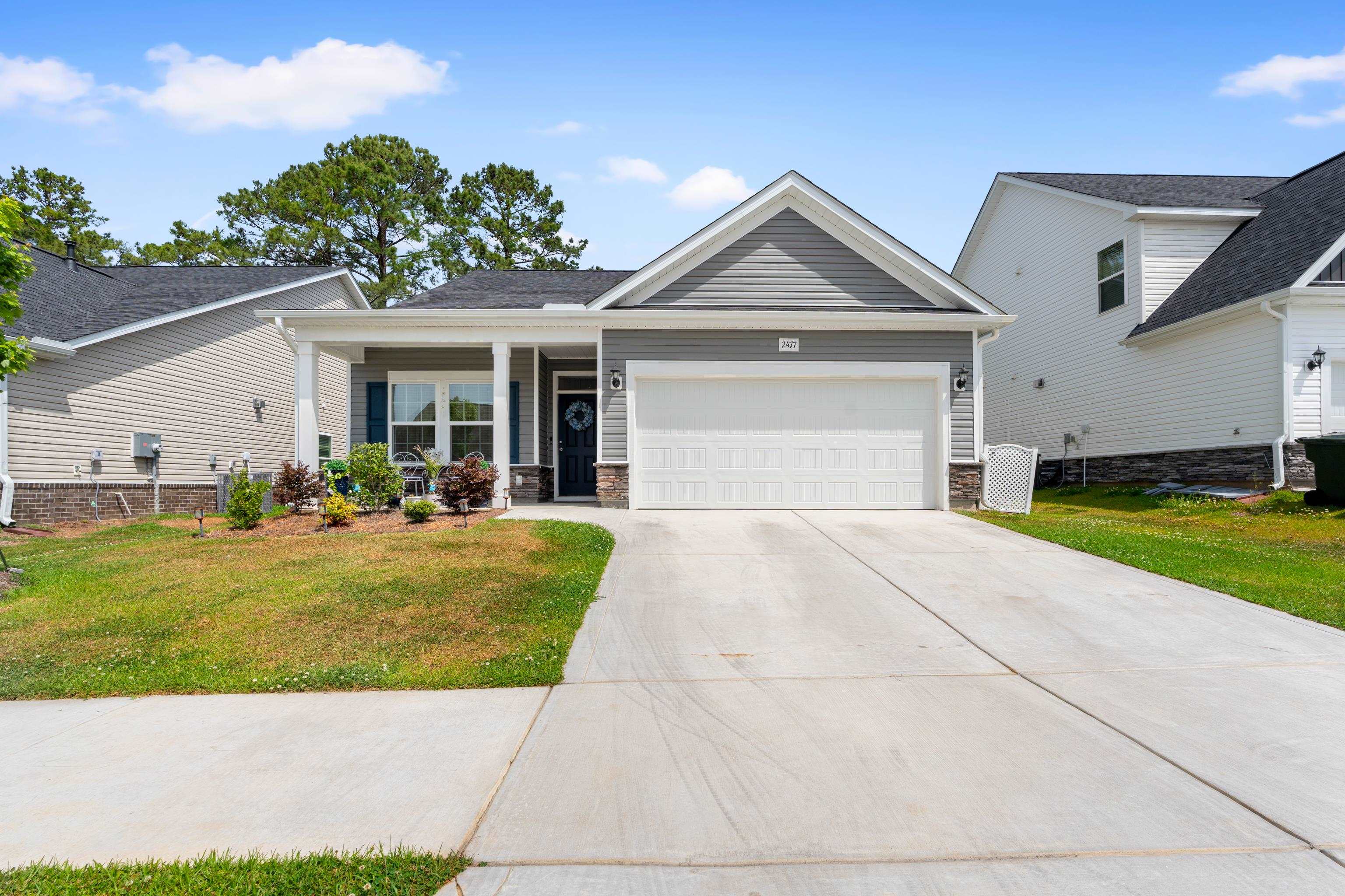 2477 Campton Loop Property Photo 2