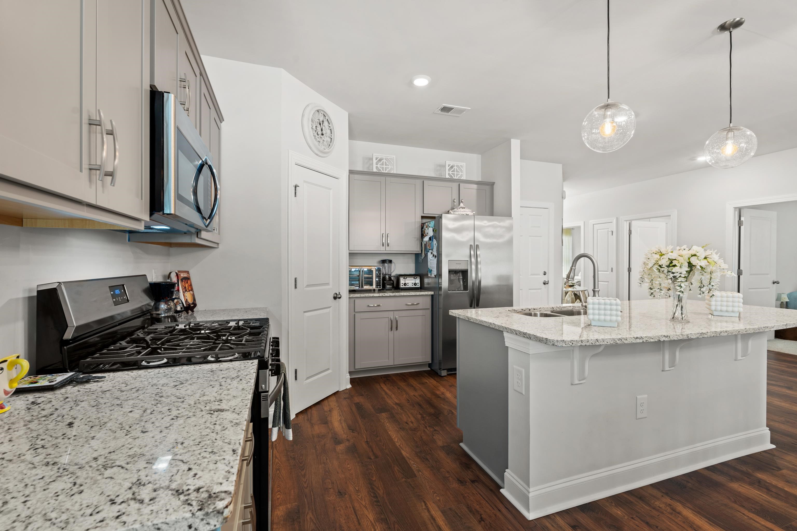 2477 Campton Loop Property Photo 4