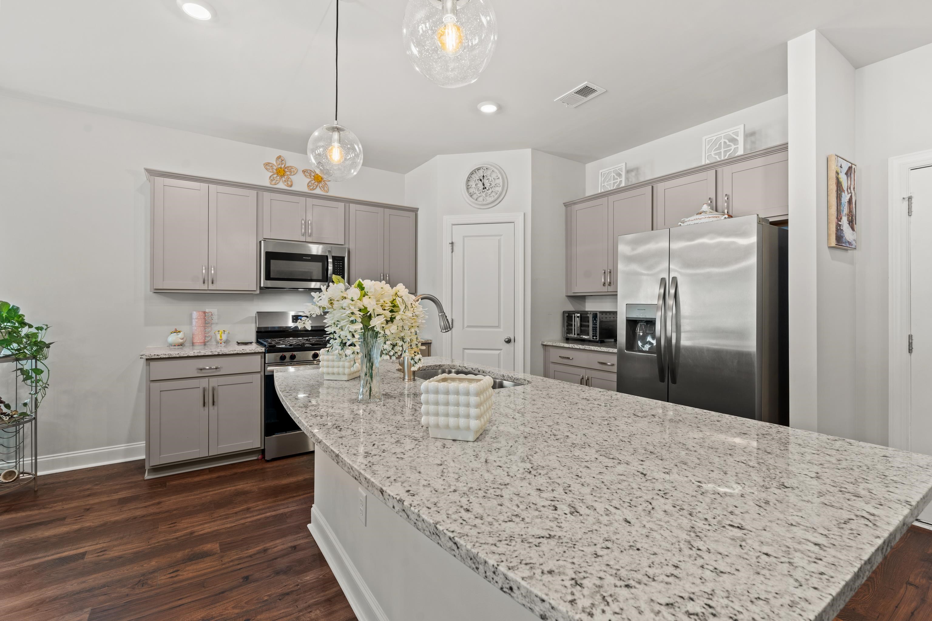 2477 Campton Loop Property Photo 5