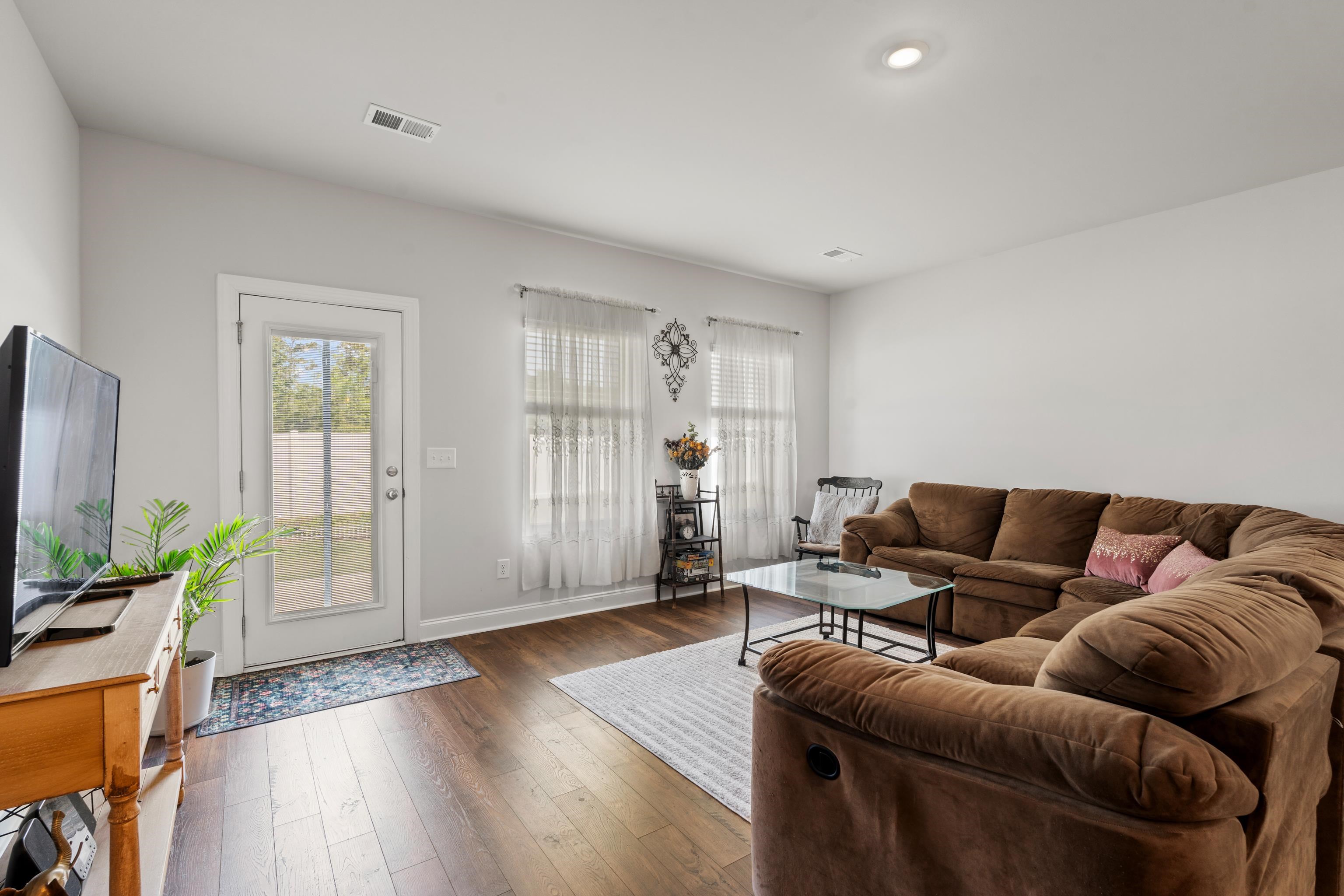 2477 Campton Loop Property Photo 10