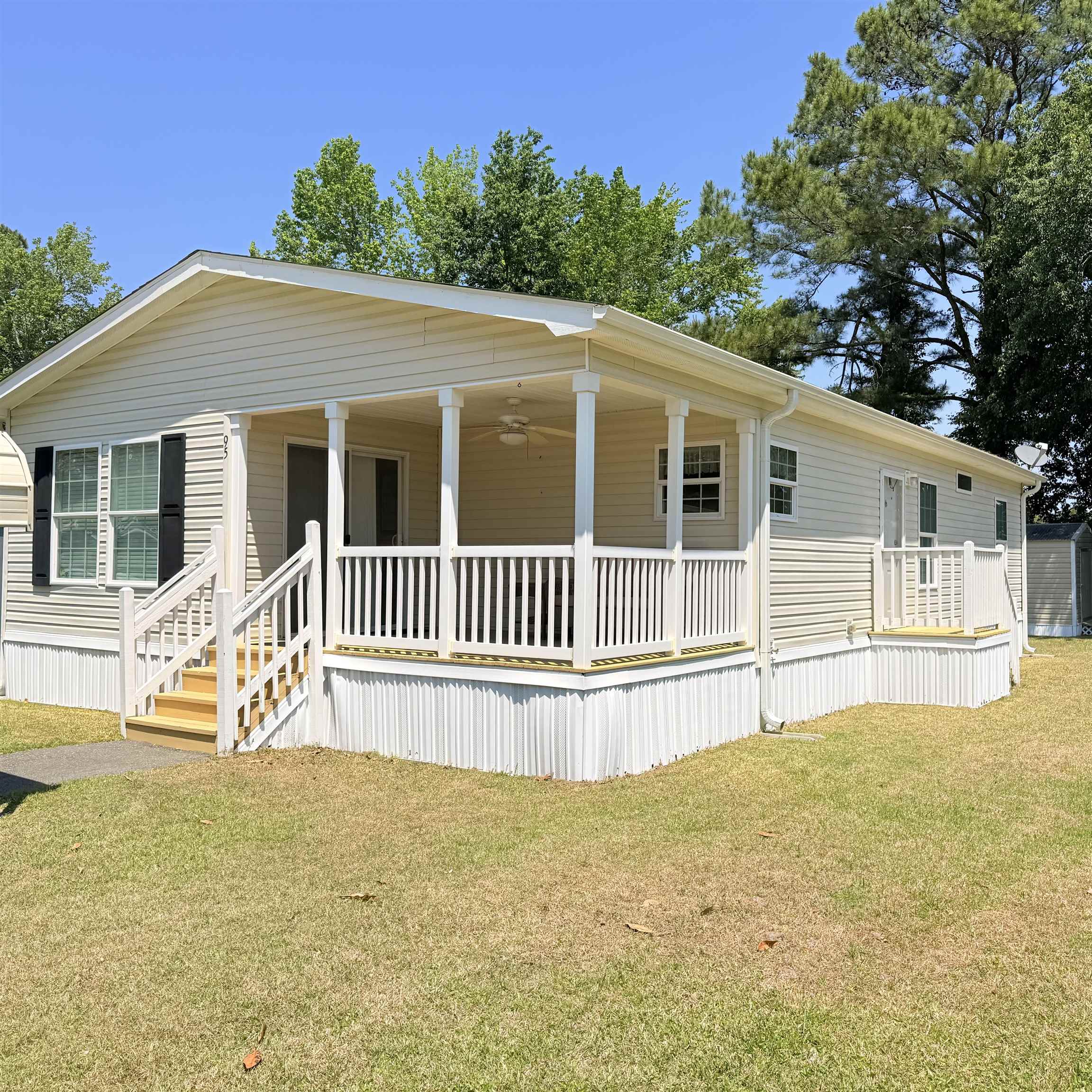95 Crooked Island Circle Property Photo 1