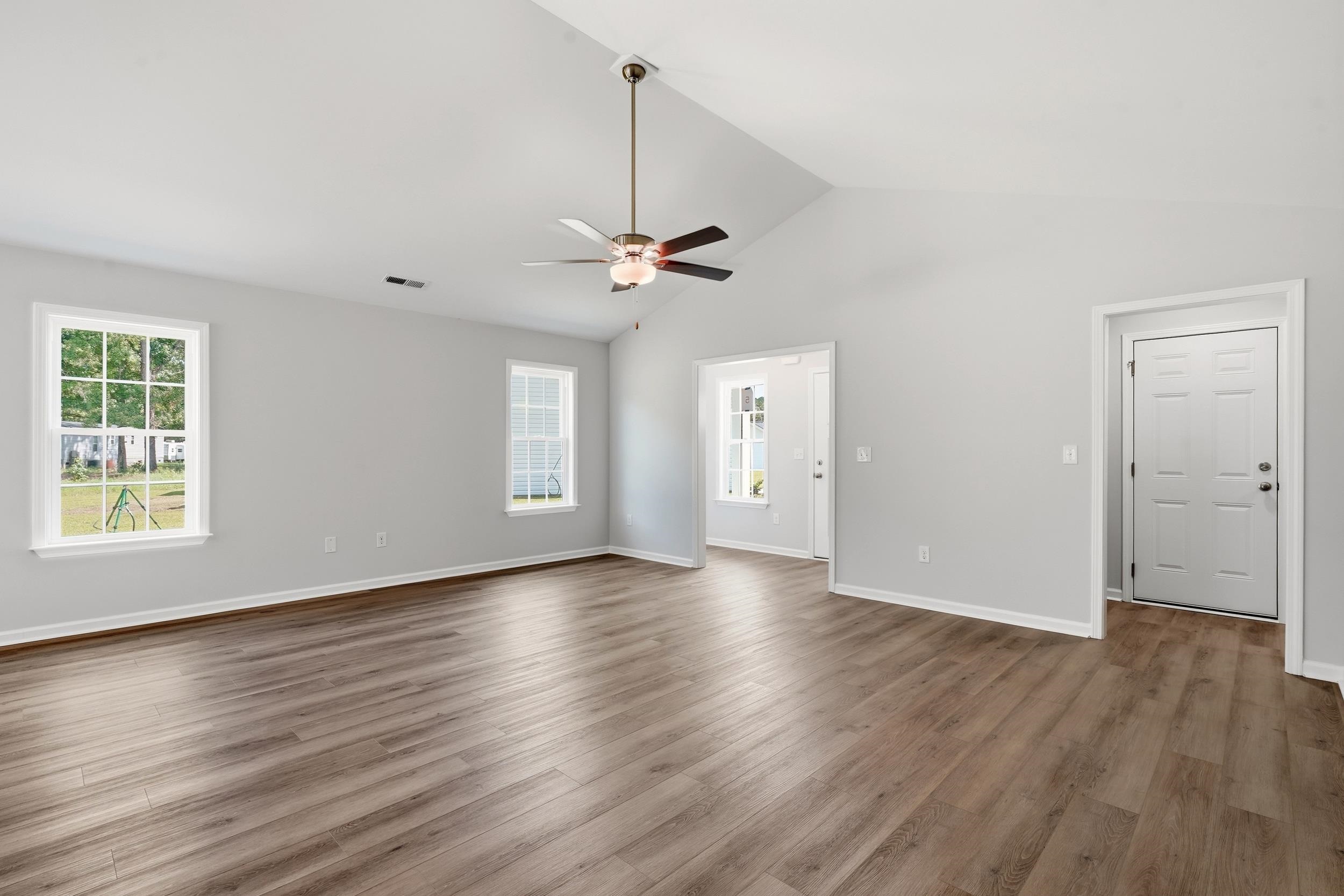 54 Bennington Ct Property Photo 4
