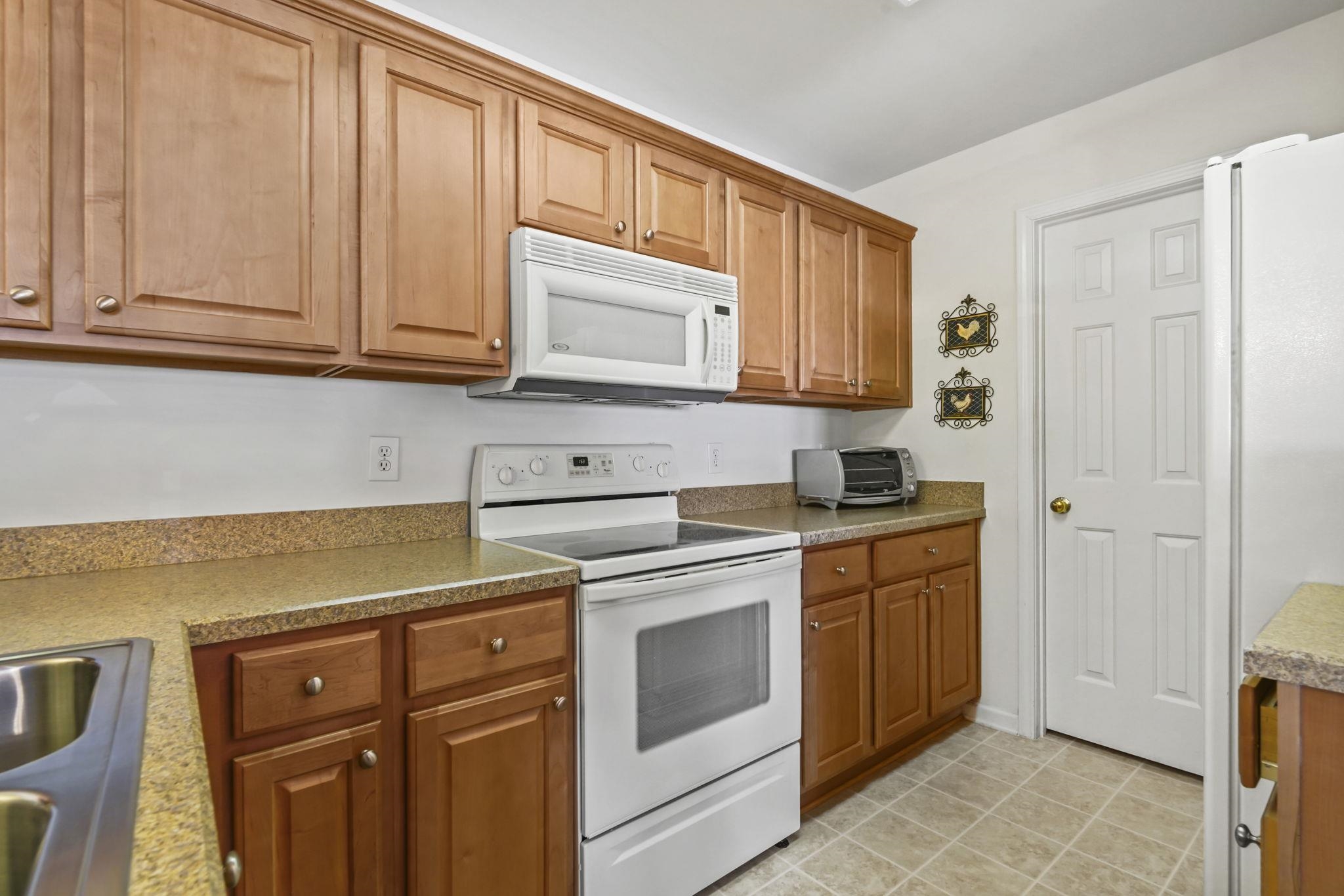 4657 Fringetree Dr. Property Photo 10