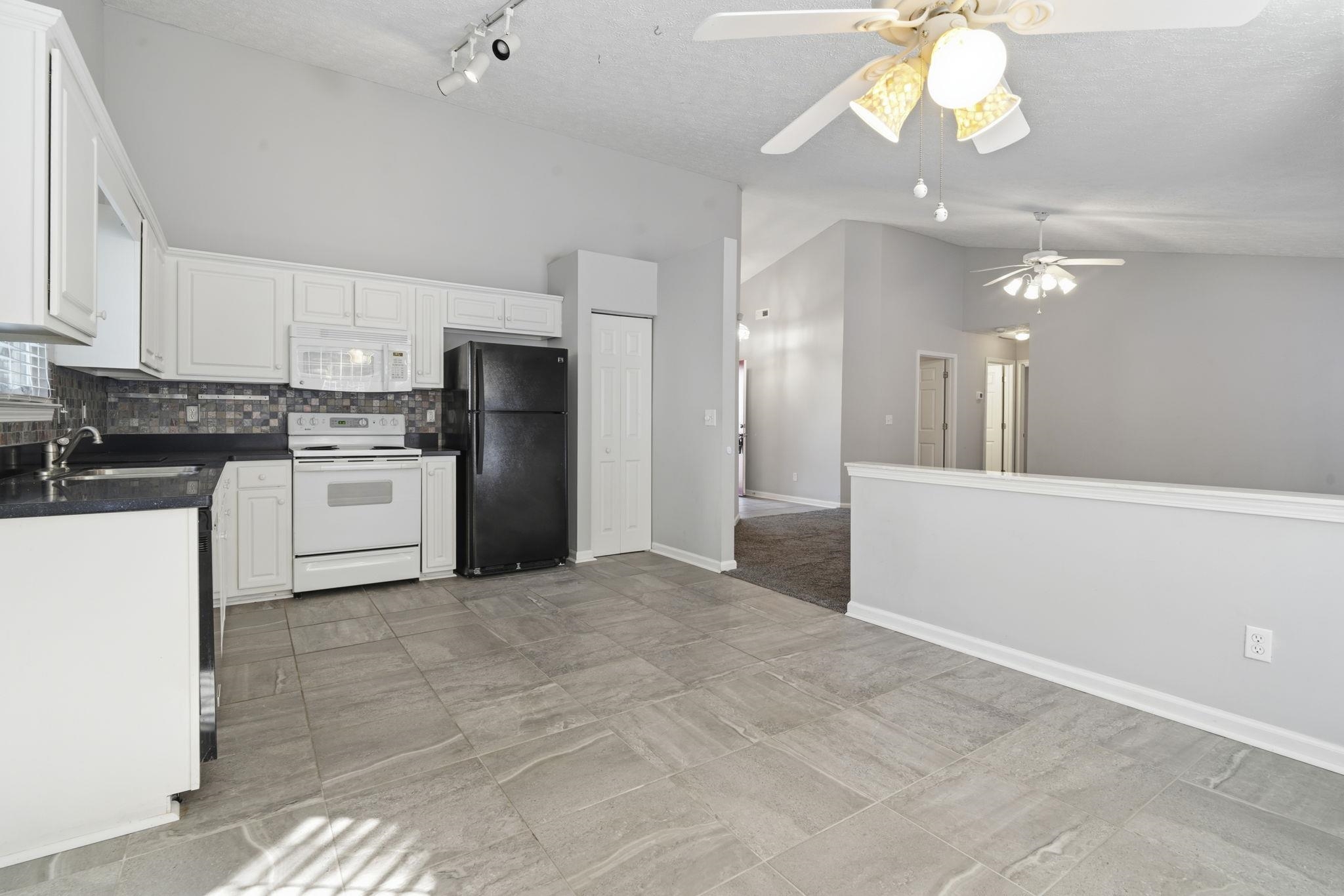 582 Bridgeport Dr. Property Photo 14