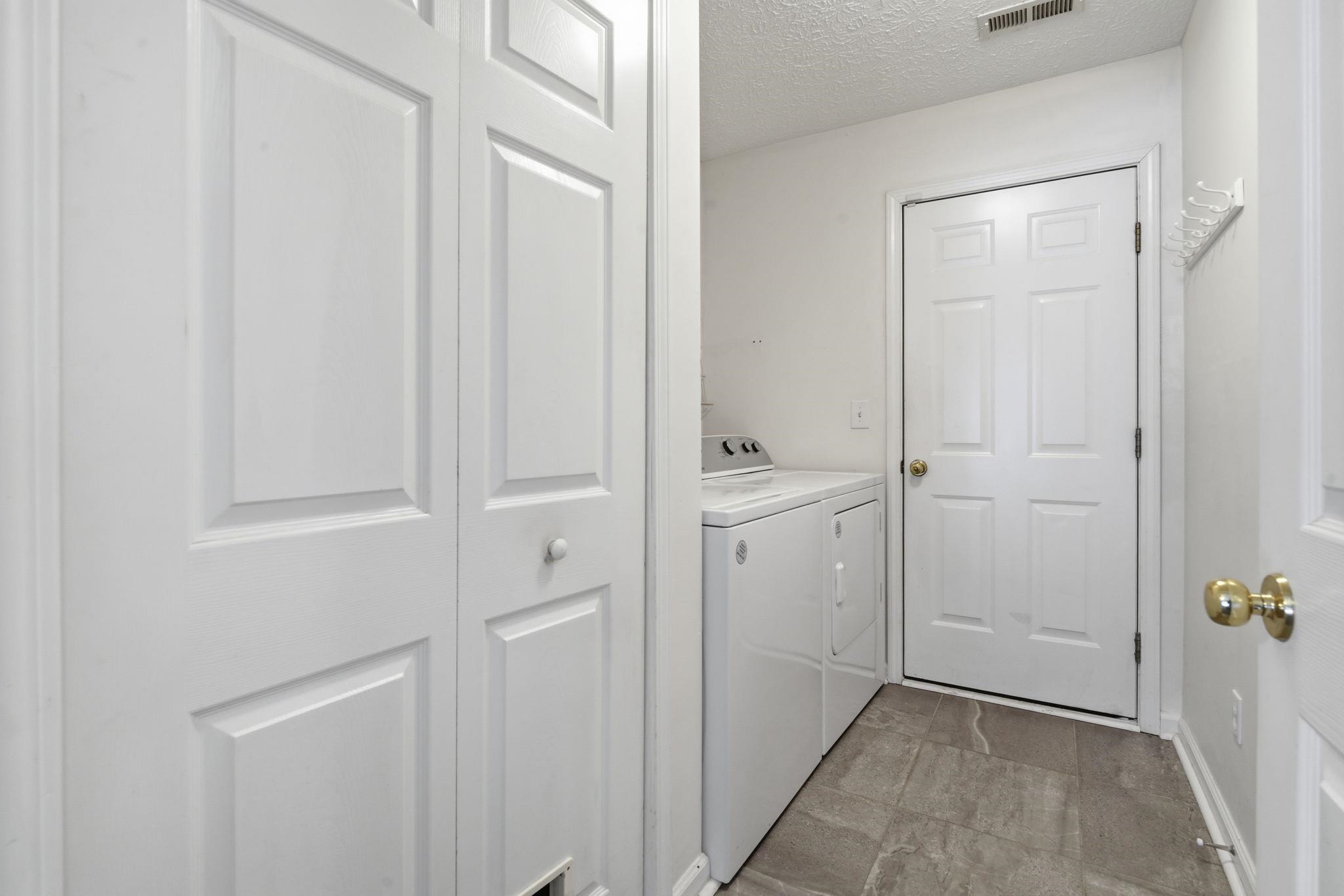582 Bridgeport Dr. Property Photo 19