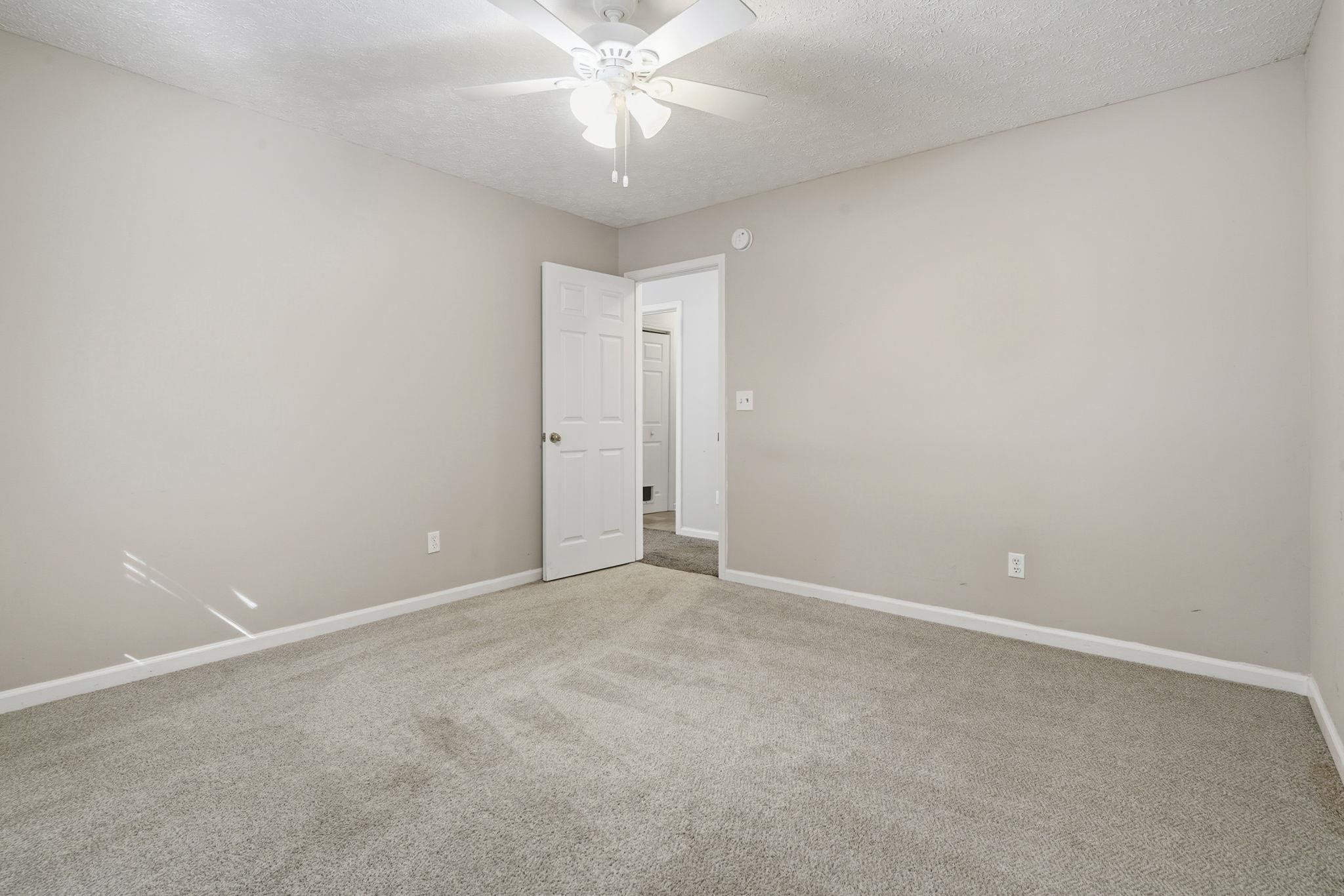 582 Bridgeport Dr. Property Photo 23