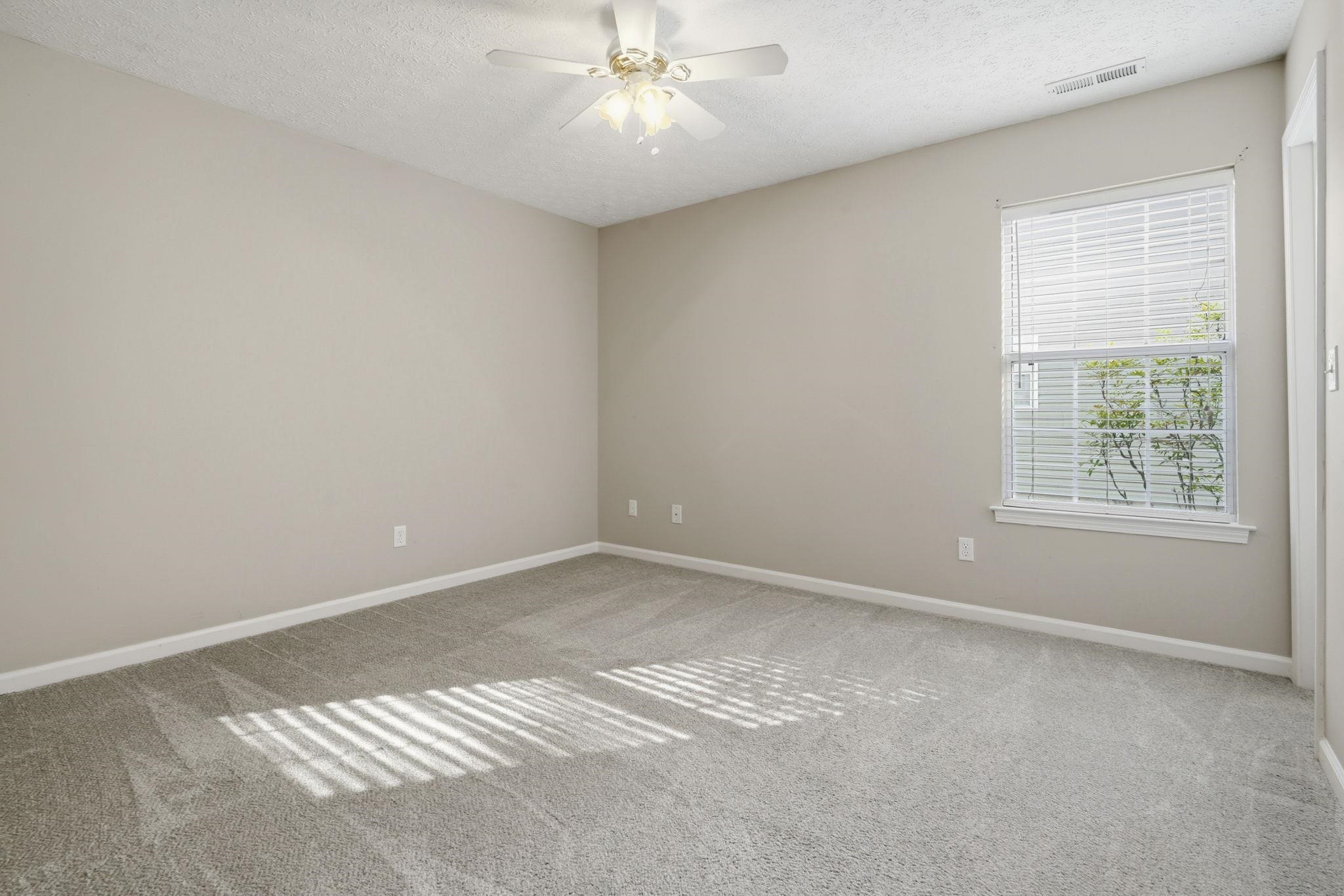 582 Bridgeport Dr. Property Photo 25